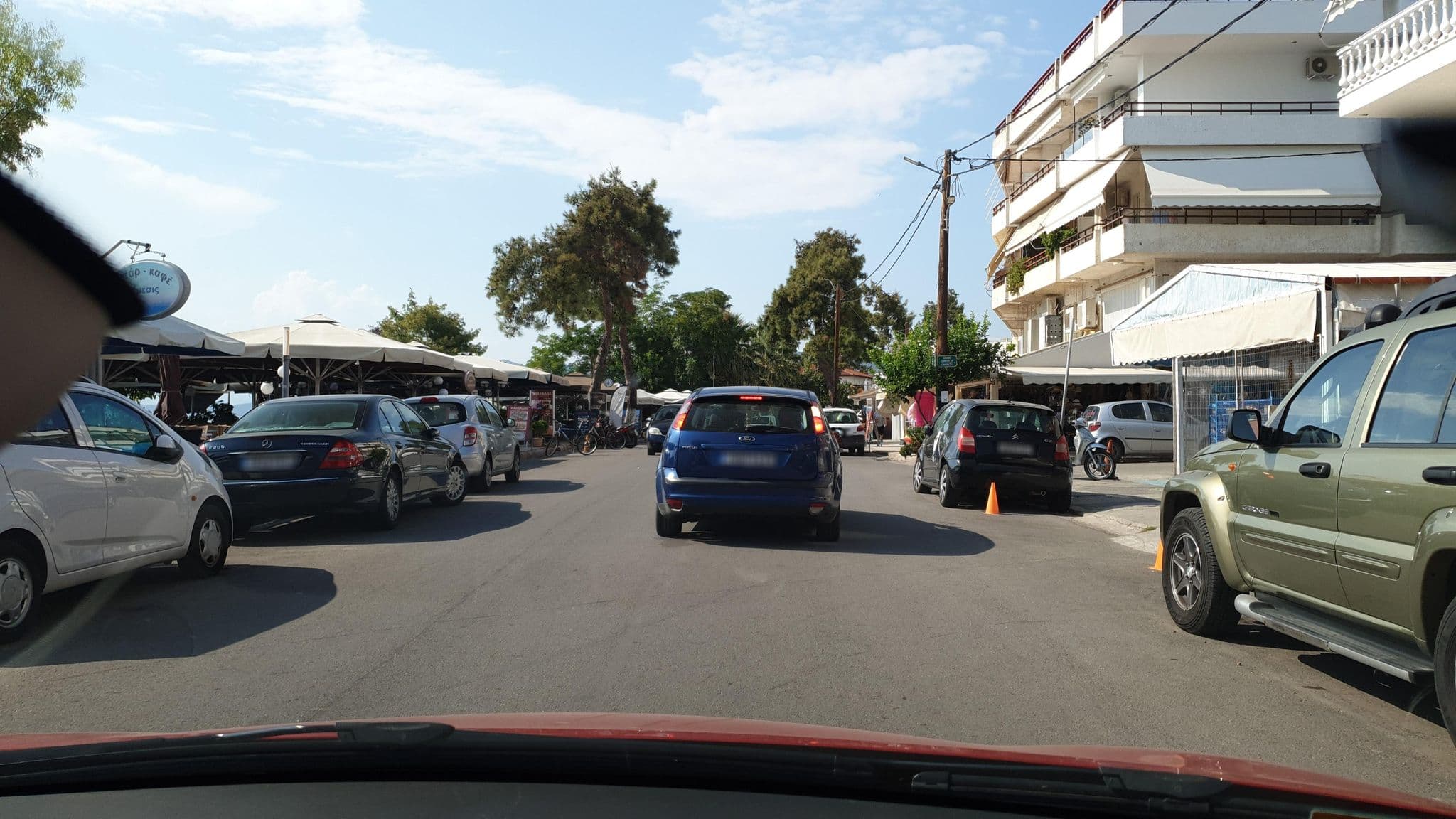 Street view near Thalassa, Loutrá Aidhipsoú — © yannakis (CC BY-SA · Mapillary)