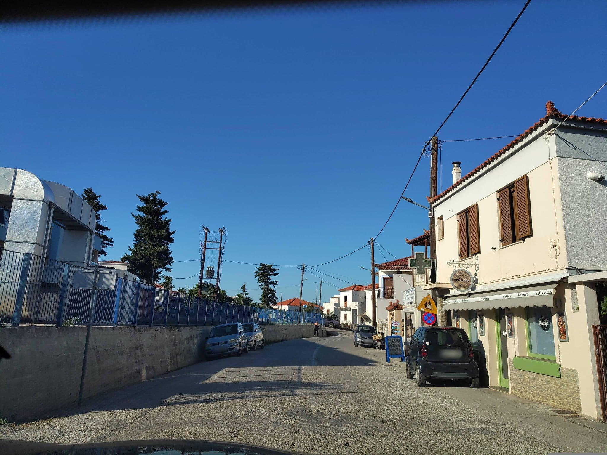 Street view near Big Blue Hotel, Skópelos — © majovajo (CC BY-SA · Mapillary)