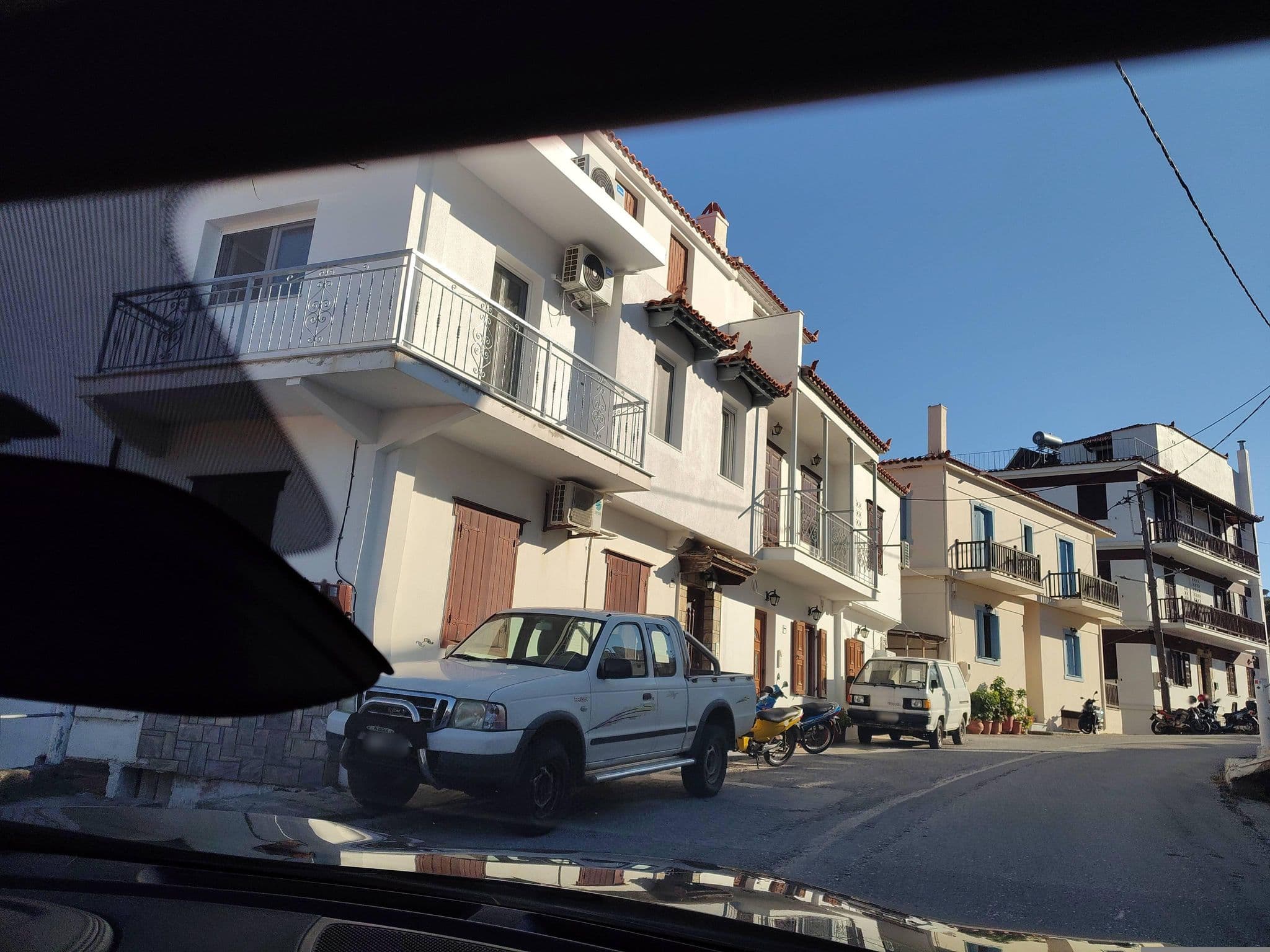 Street view near Kastro Studios, Skópelos — © majovajo (CC BY-SA · Mapillary)