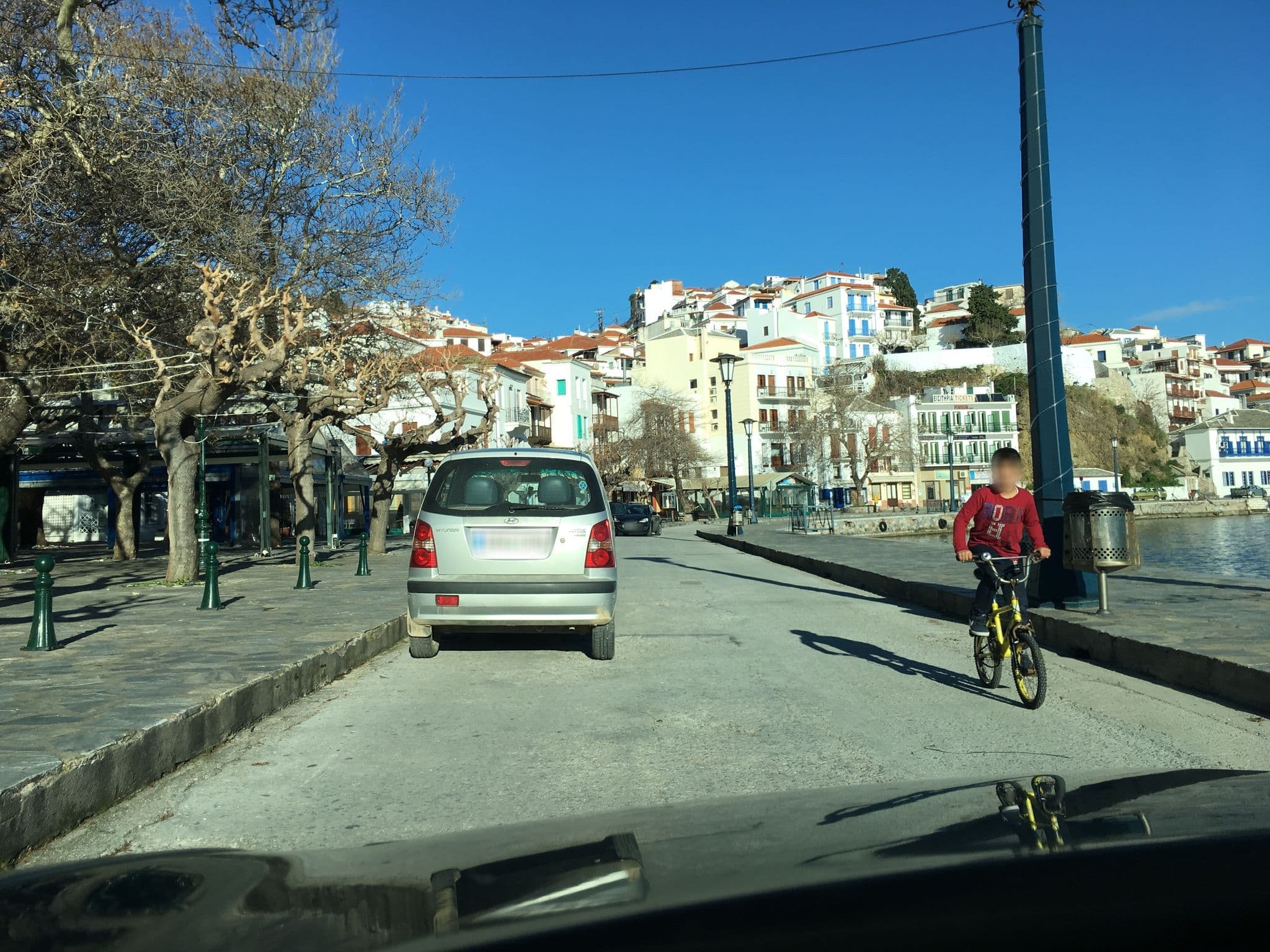 Street view near Aperitton Hotel - Γαρουφαλλησ, Skópelos — © wazer (CC BY-SA · Mapillary)