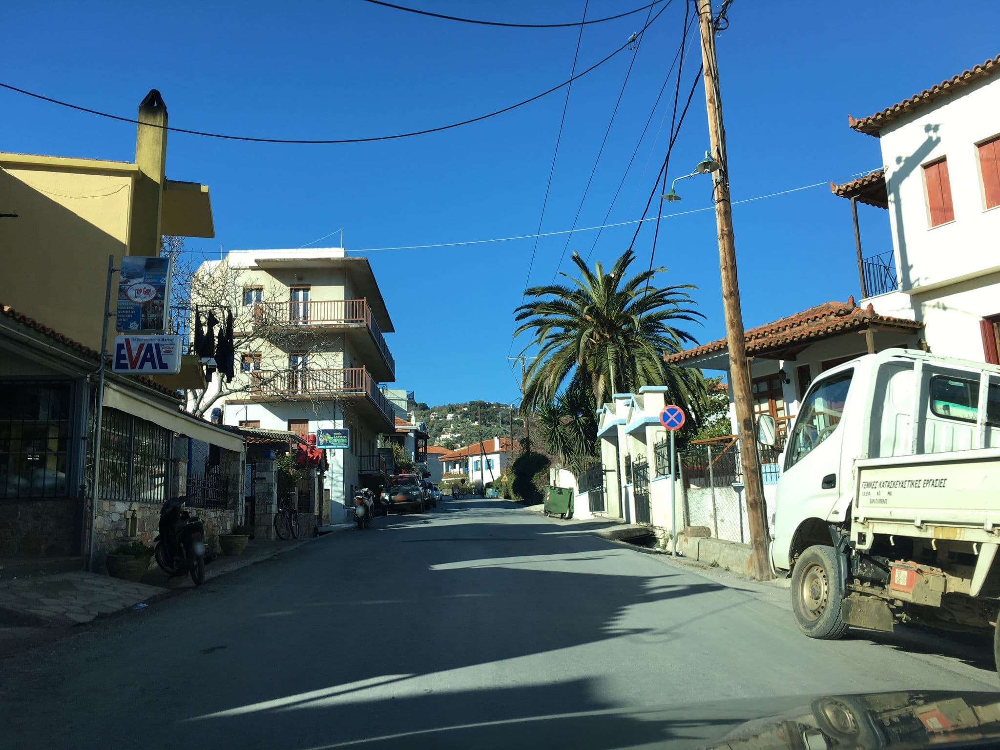 Street view near Hotel Καβούρης, Skópelos — © wazer (CC BY-SA · Mapillary)