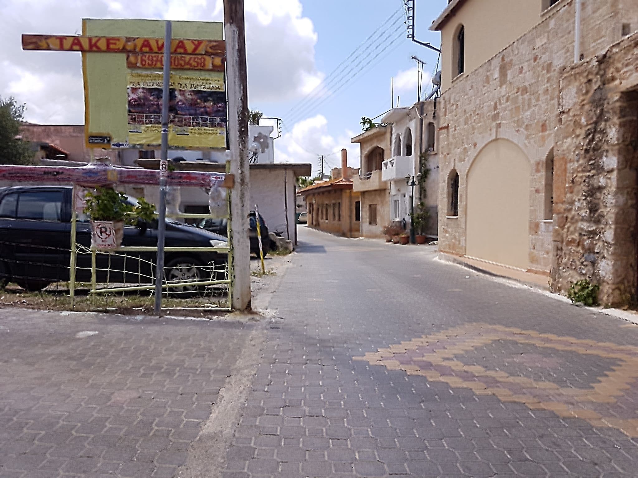 Street view near Balsamico Traditional Suites, Limín Khersonísou — © medix (CC BY-SA · Mapillary)