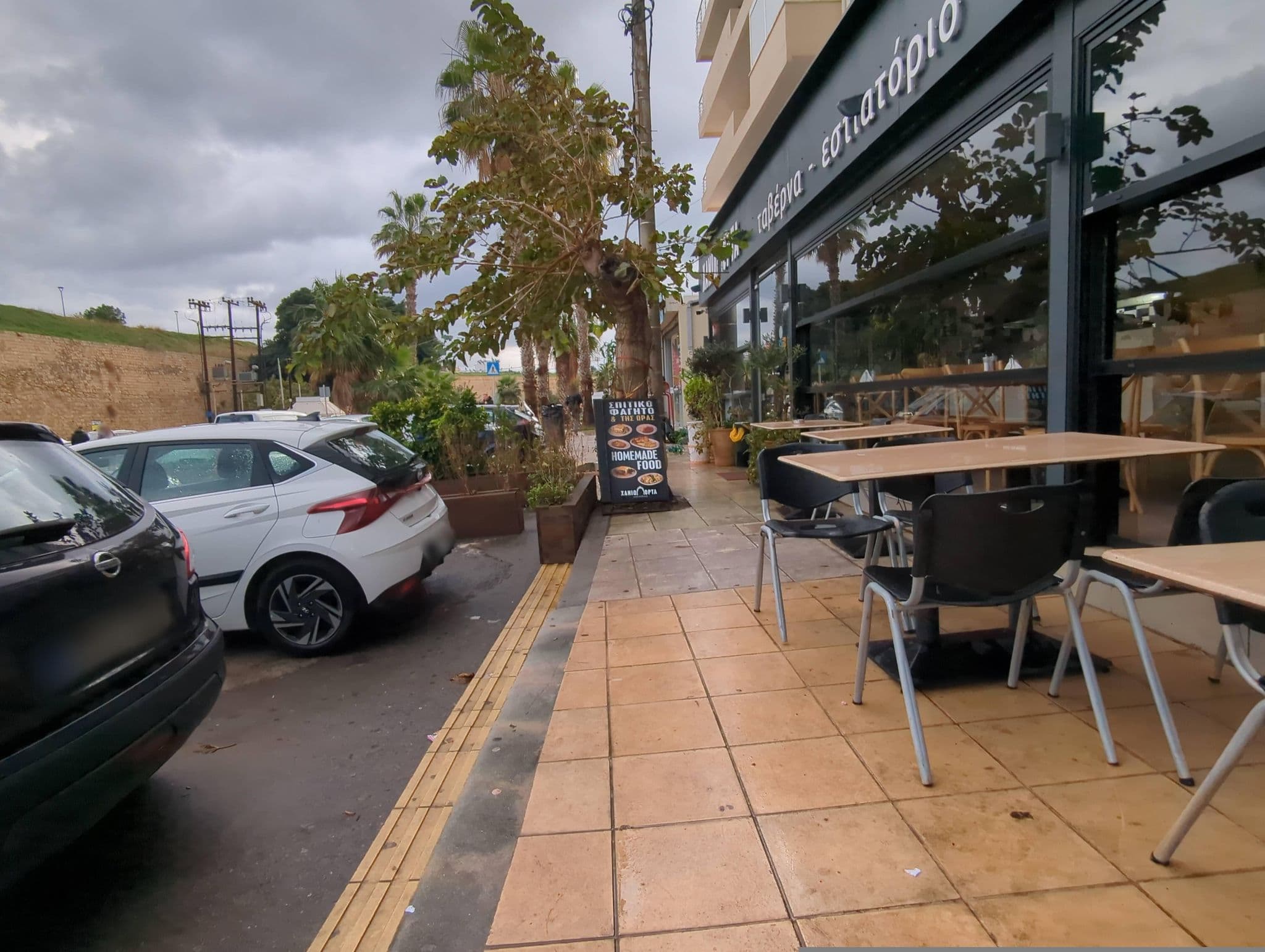 Street view near Minoa Apartments, Irákleion — © miguel_andrade (CC BY-SA · Mapillary)