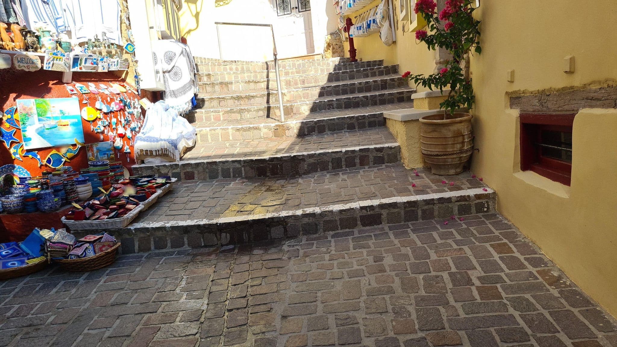 Street view near Azadè Chania, Chaniá — © dsmm (CC BY-SA · Mapillary)