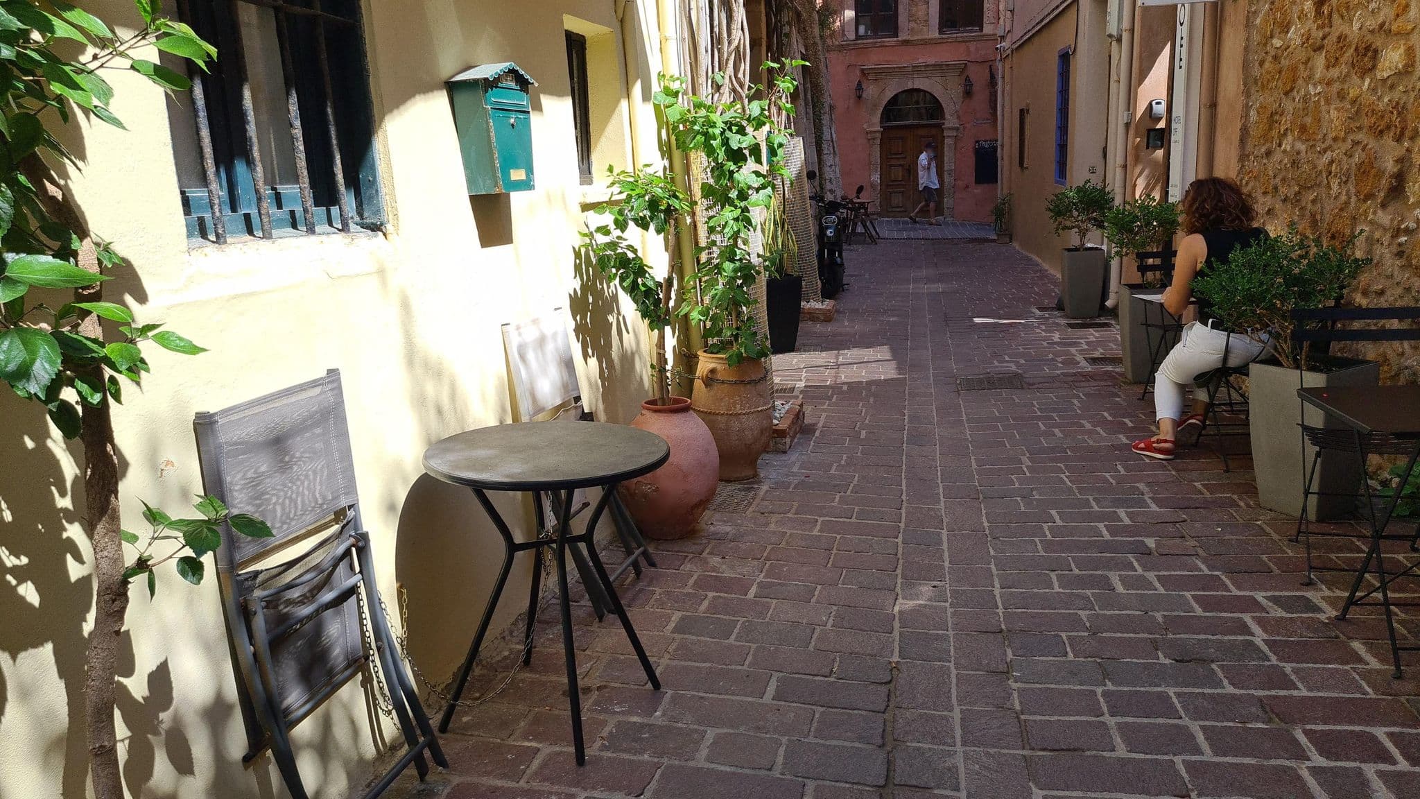 Street view near Madonna Studios, Chaniá — © dsmm (CC BY-SA · Mapillary)
