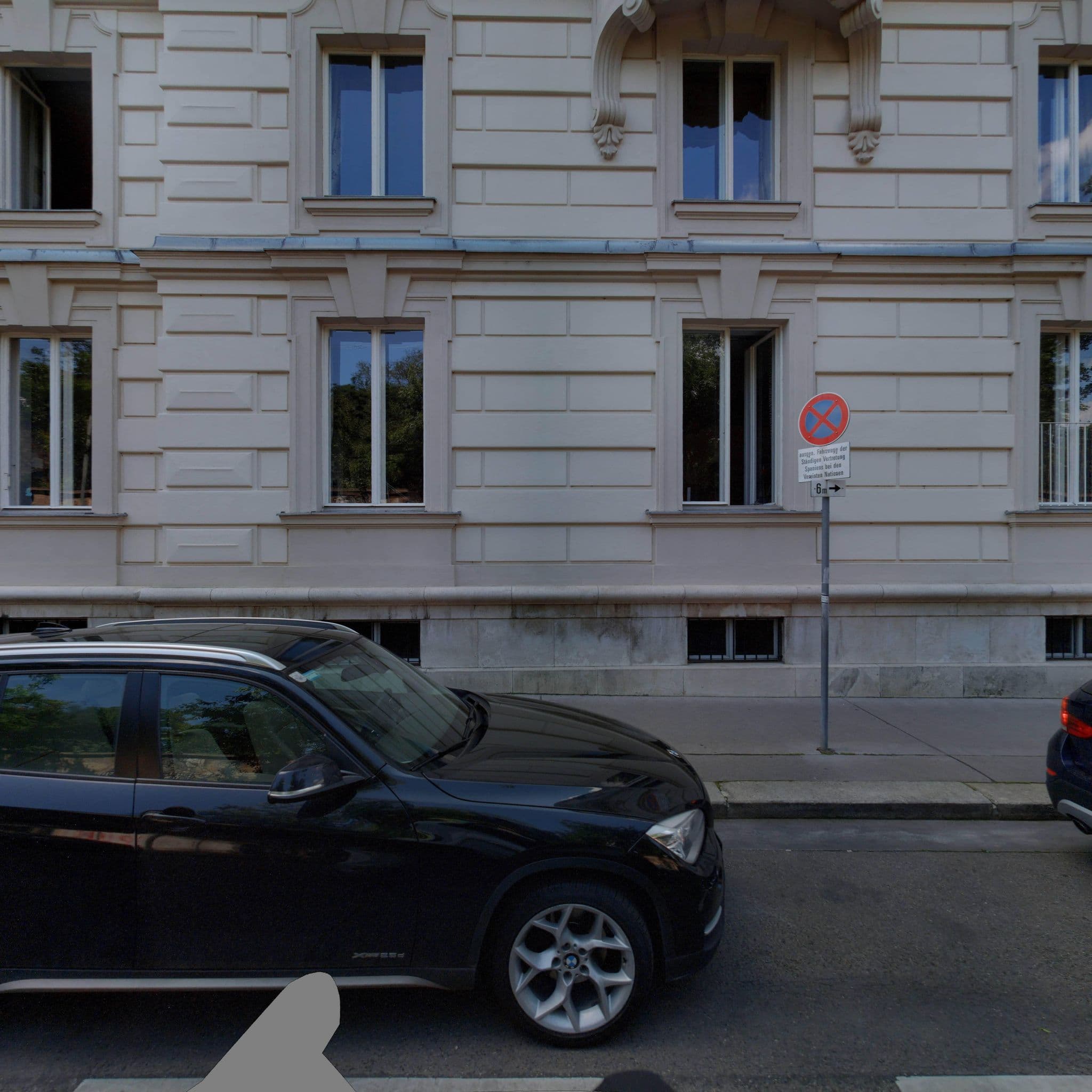 Street view near Pakat City Hotel, Landstraße — © eliasgander (CC BY-SA · Mapillary)
