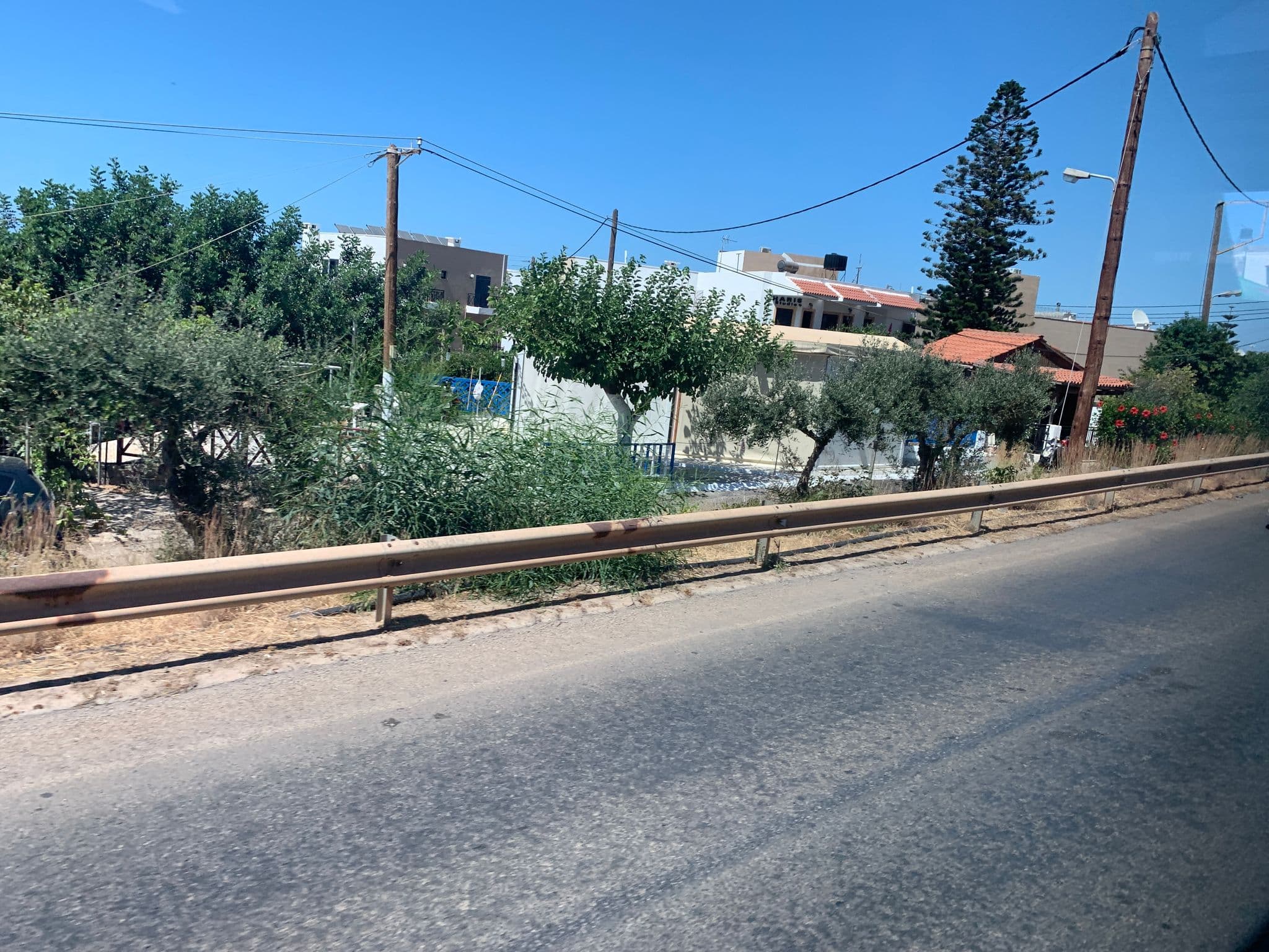 Street view near Rainbow Apartments, Stalís — © chicc0 (CC BY-SA · Mapillary)