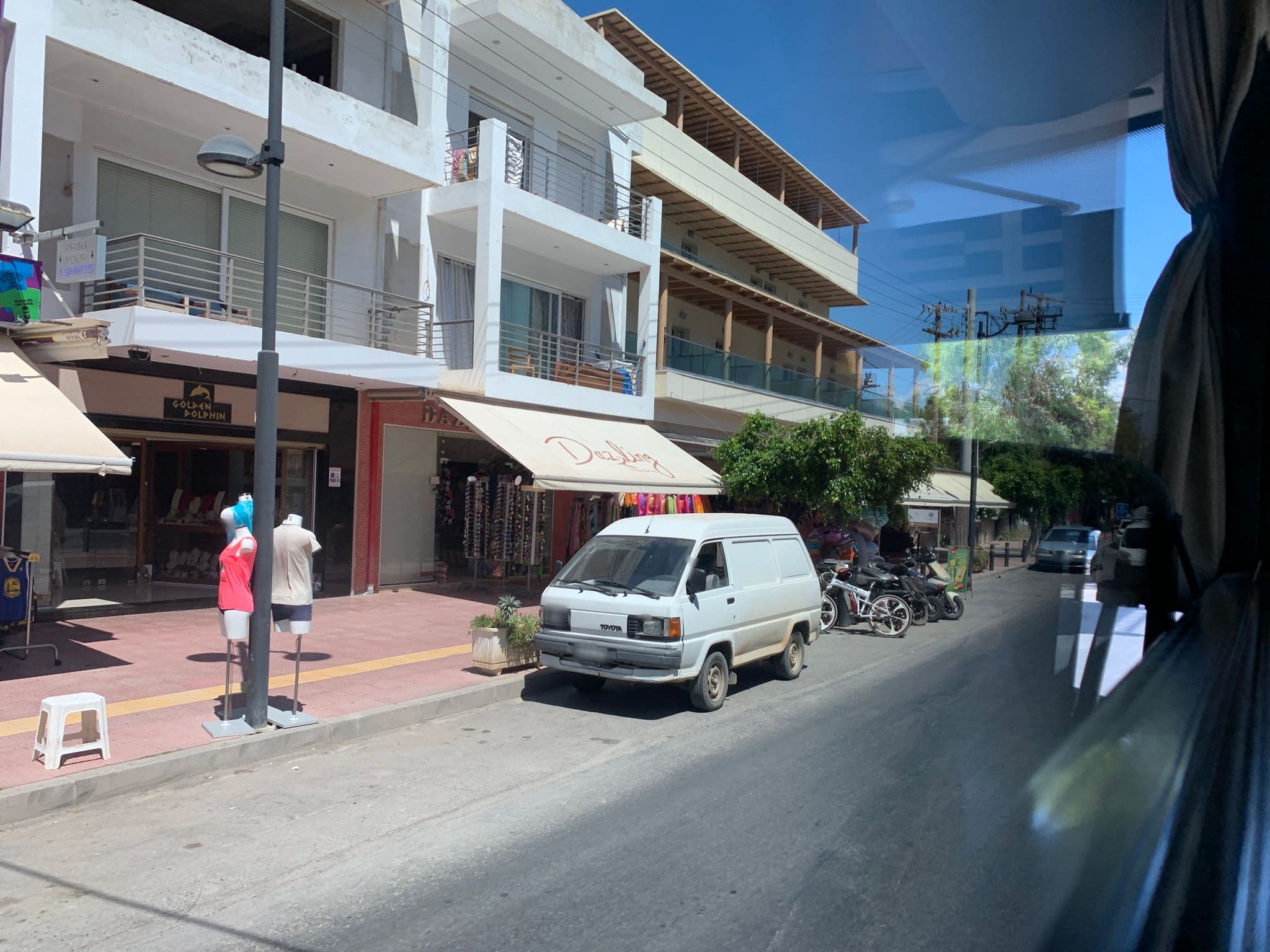 Street view near Akasha Beach Hotel & Spa, Limín Khersonísou — © chicc0 (CC BY-SA · Mapillary)
