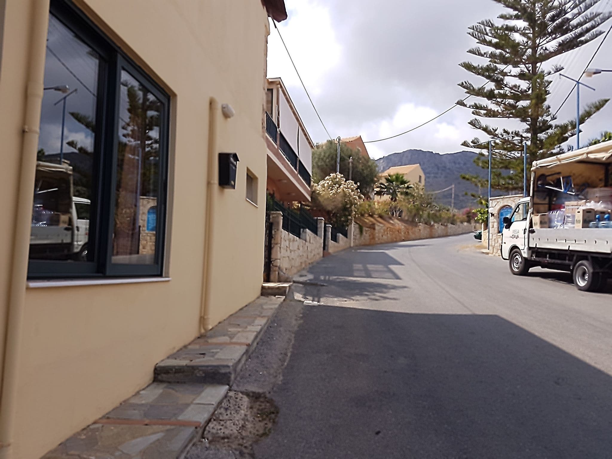 Street view near Golden Valentin, Limín Khersonísou — © medix (CC BY-SA · Mapillary)