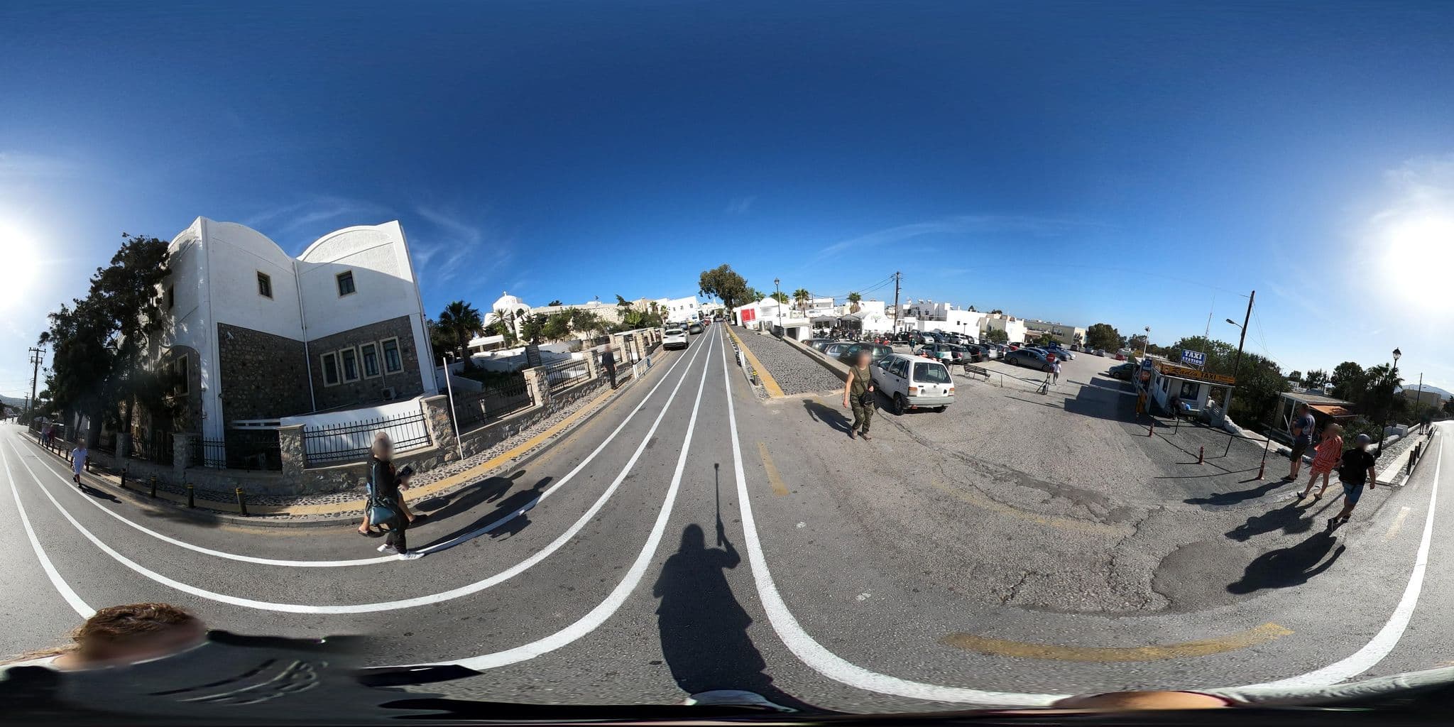 Street view near Makarios Hotel, Firá — © efikour (CC BY-SA · Mapillary)