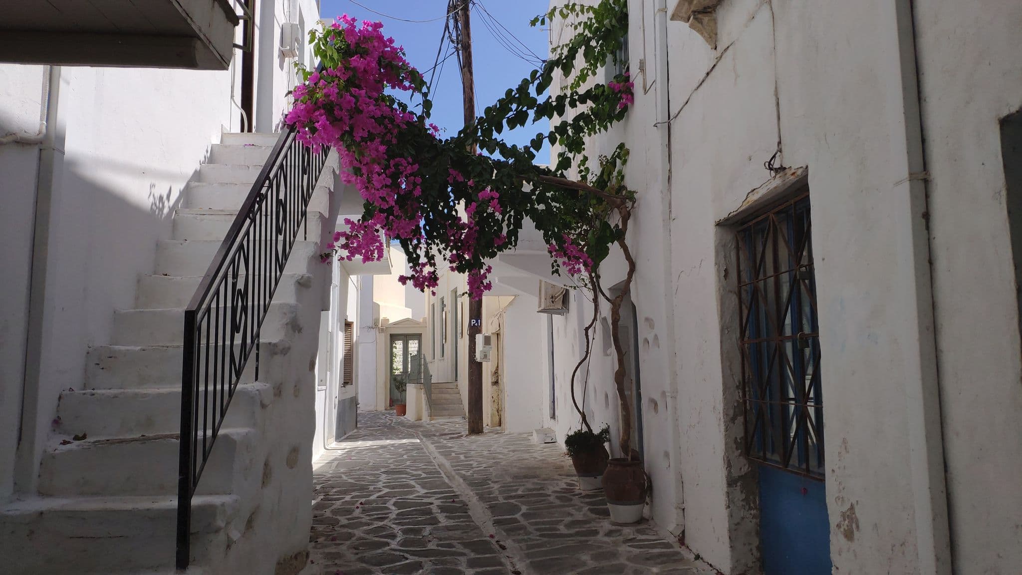 Street view near Anna Platanou Accommodation, Páros — © pppetros (CC BY-SA · Mapillary)