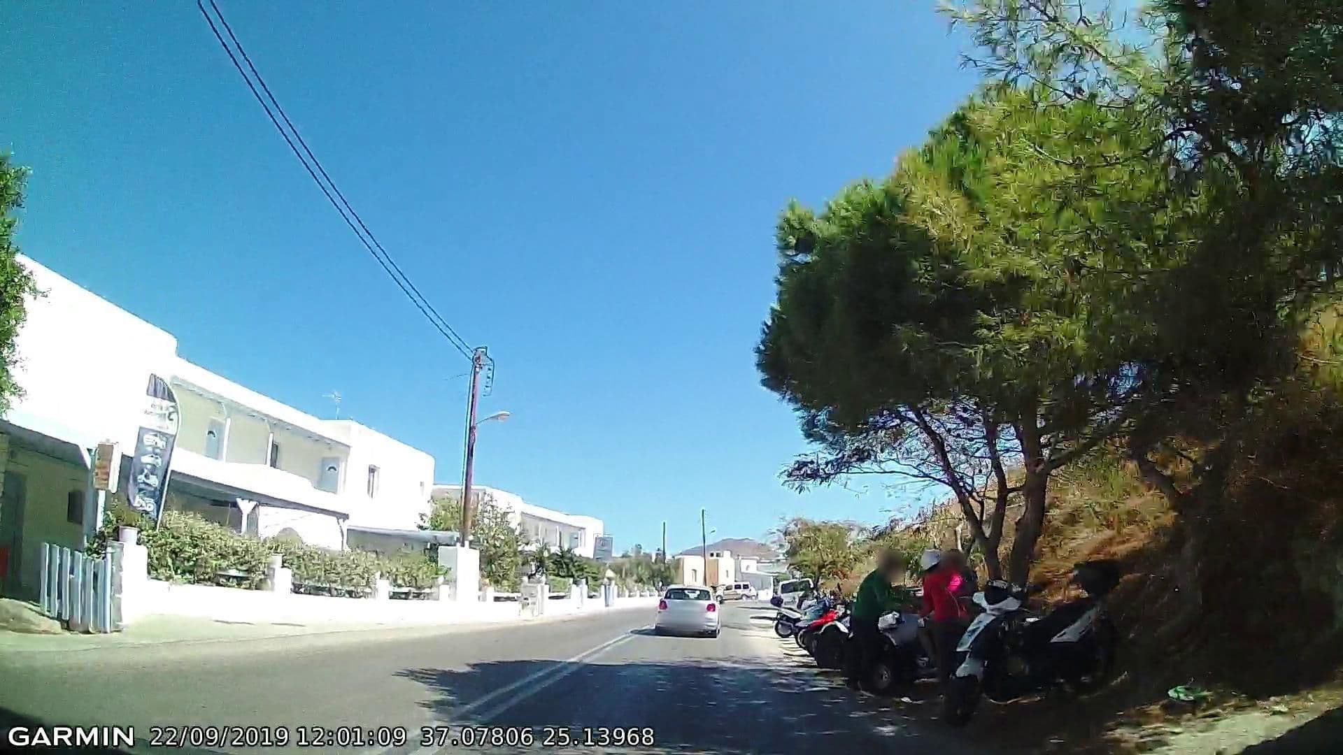Street view near Stratos Apartments And Studios, Páros — © pppetros (CC BY-SA · Mapillary)