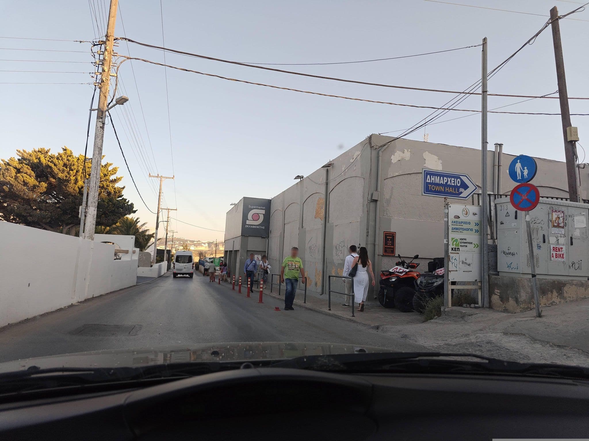 Street view near Pergola Pool Bar, Firá — © grkpete (CC BY-SA · Mapillary)