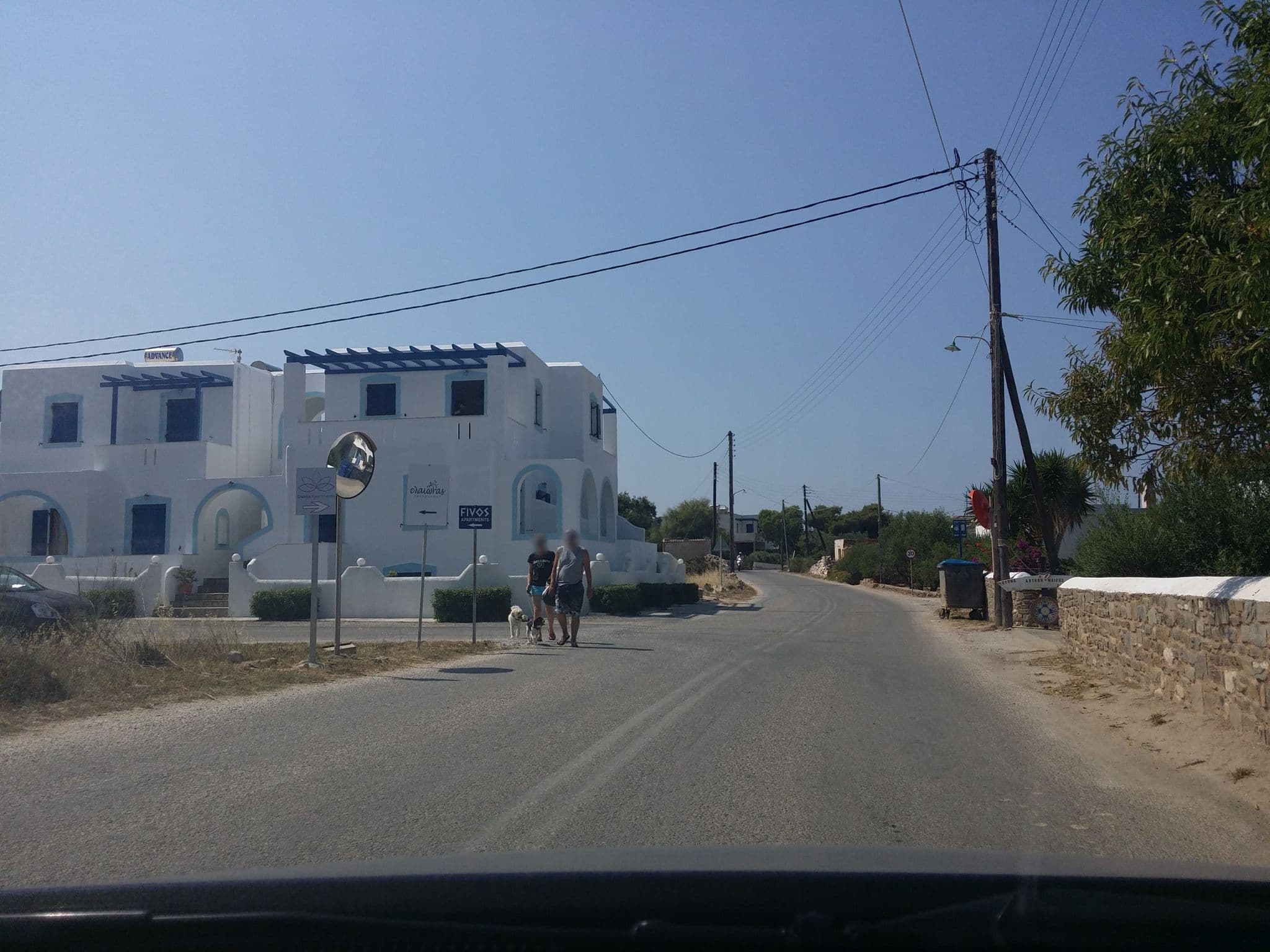 Street view near Dahlia Apartments, Páros — © pppetros (CC BY-SA · Mapillary)
