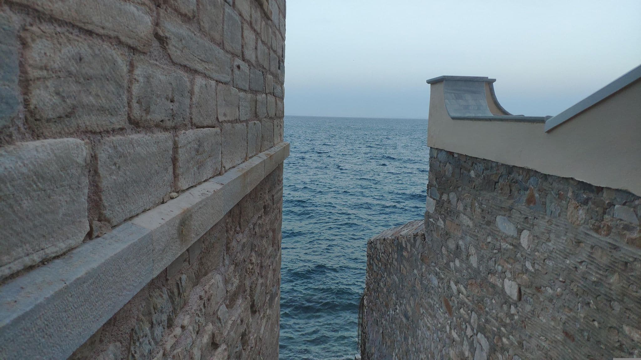 Street view near Ploes Hotel, Ermoúpolis — © pppetros (CC BY-SA · Mapillary)