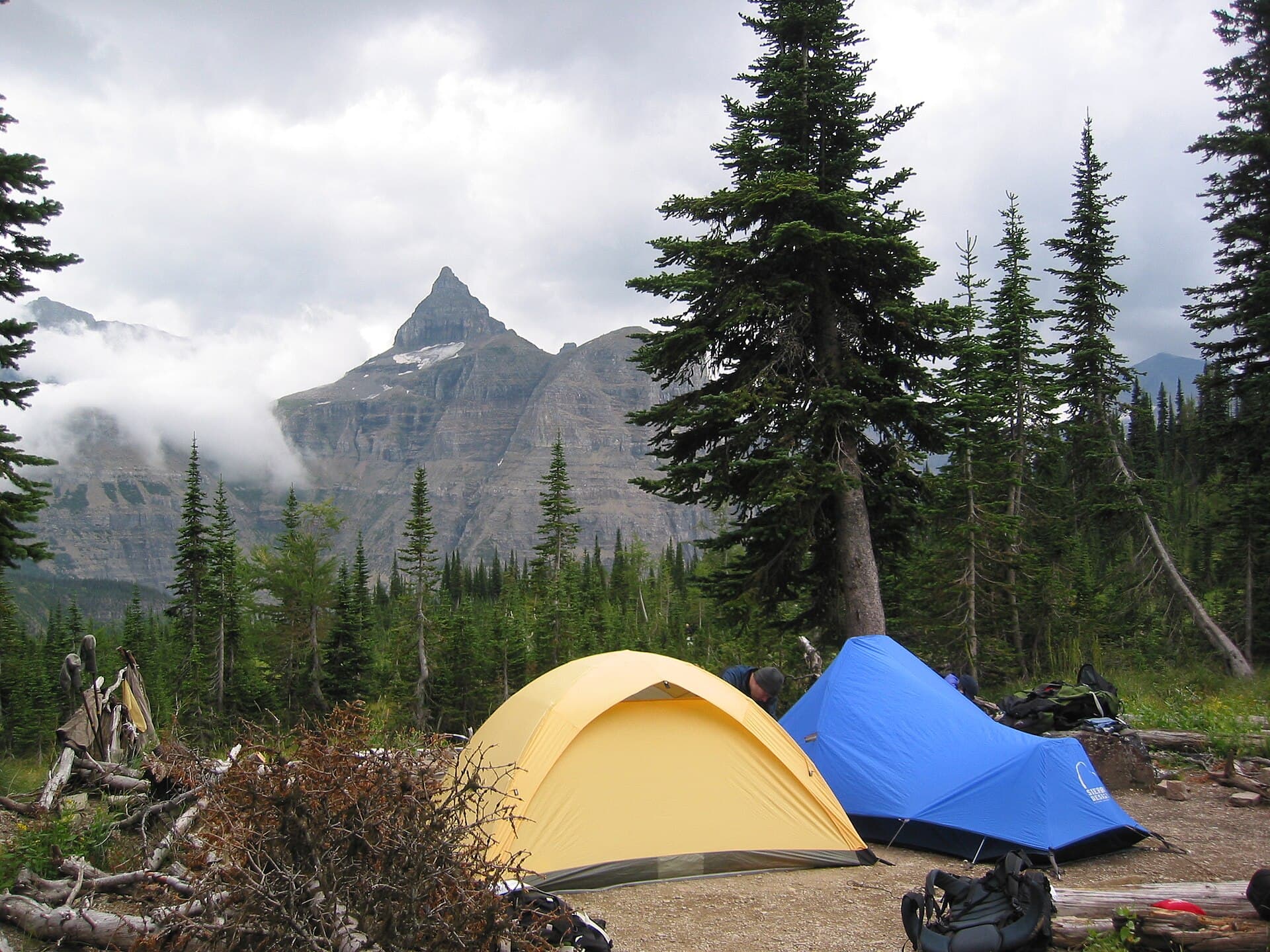 Hole in the Wall Campground (via Wikimedia Commons, Public domain)