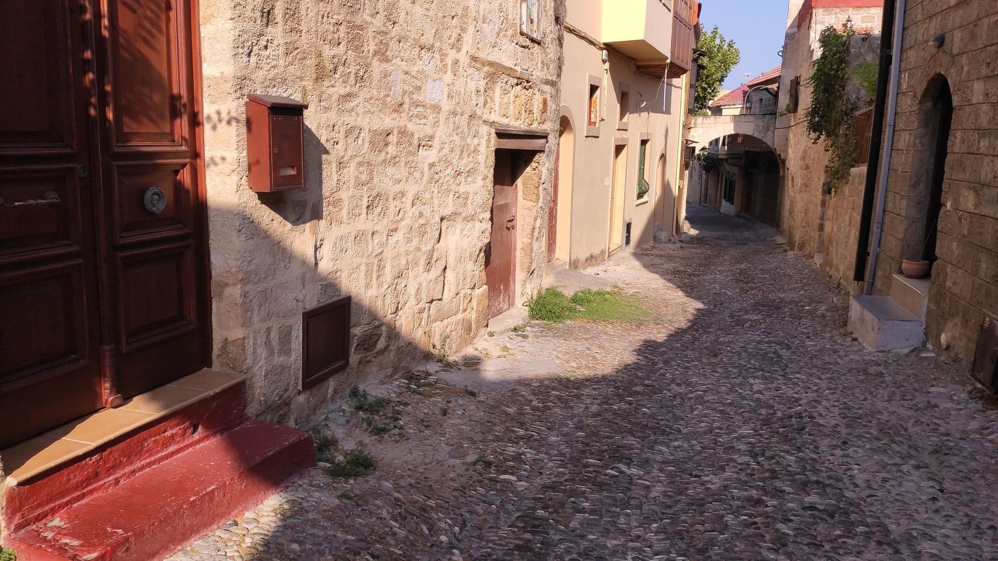 Street view near Kristina's Rooms, Ródos — © osm1012 (CC BY-SA · Mapillary)