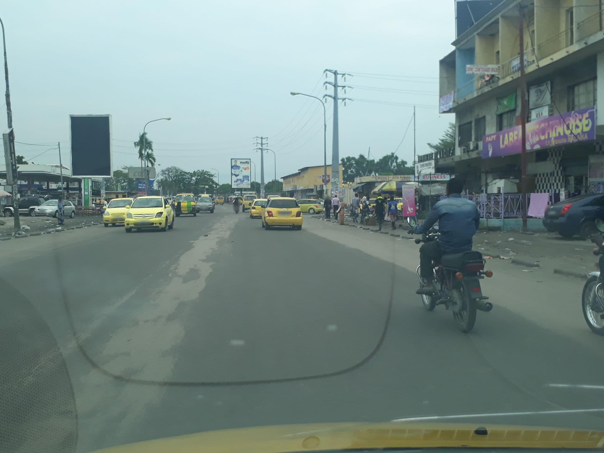 Street view near Résidence Tutu Malu, Kinshasa