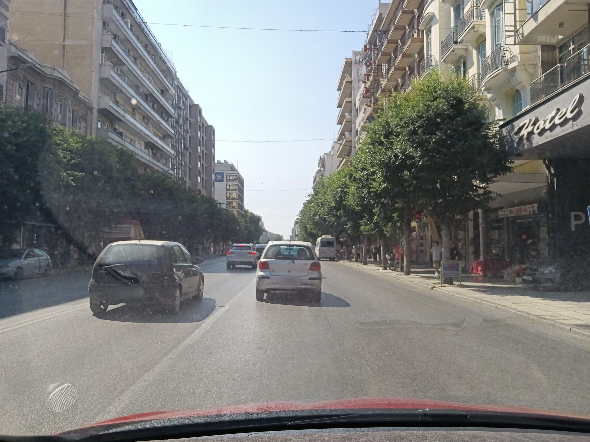 Street view near Big Apple Nilie Hospitality, Thessaloníki — © nglf (CC BY-SA · Mapillary)