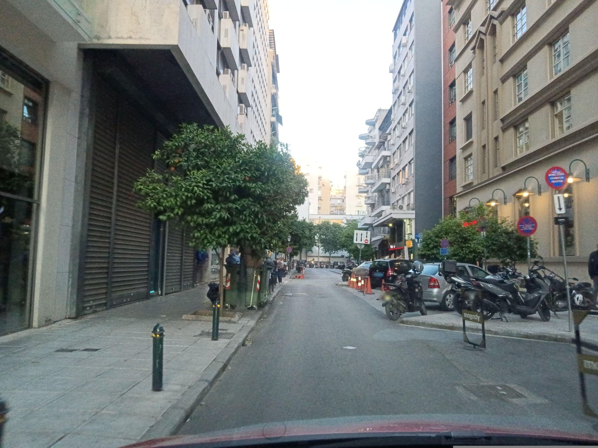 Street view near Monasty Thessaloniki, Autograph Collection, Thessaloníki — © nglf (CC BY-SA · Mapillary)