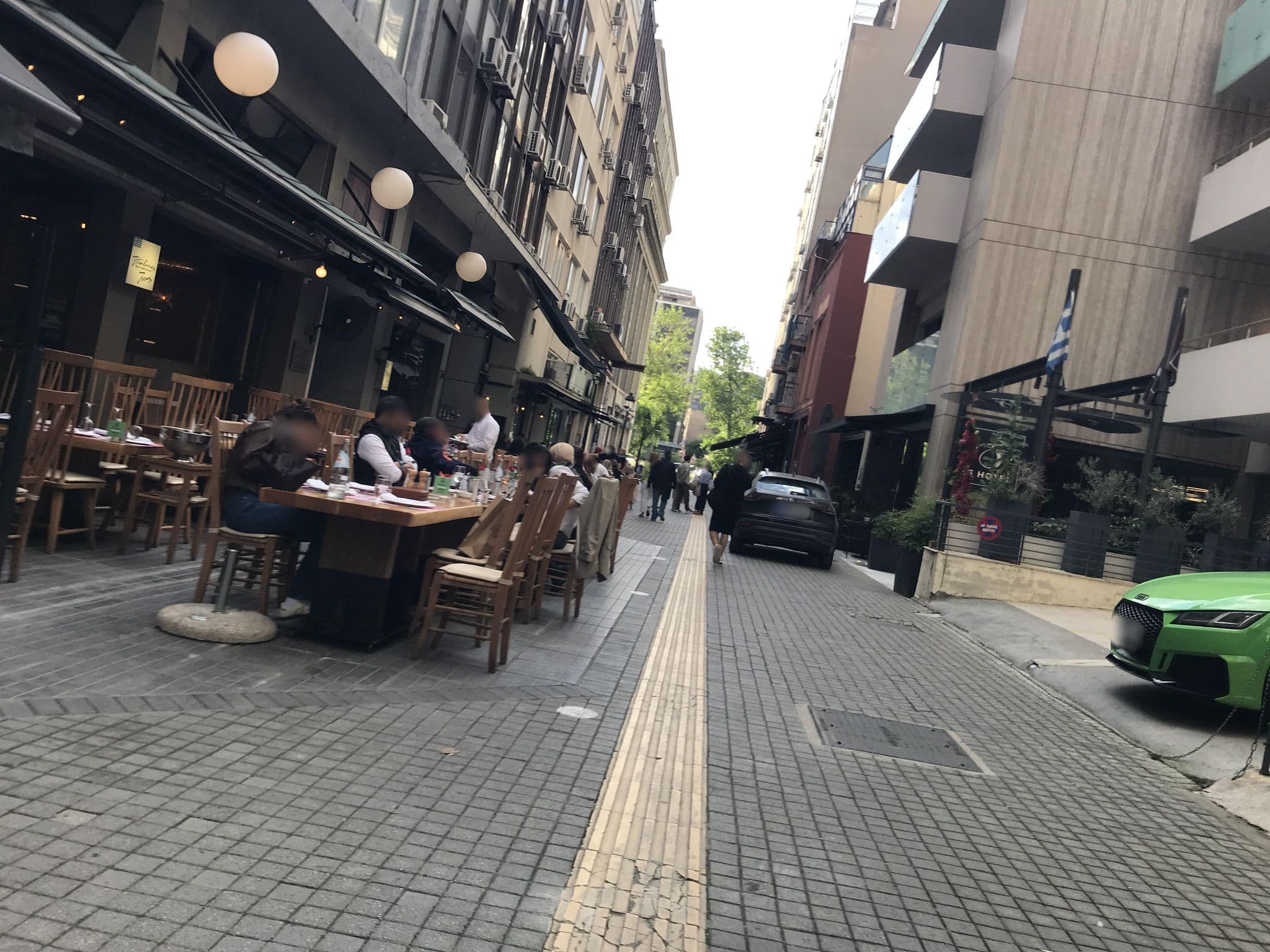 Street view near Thesstudio10, Thessaloníki — © miguel_andrade (CC BY-SA · Mapillary)