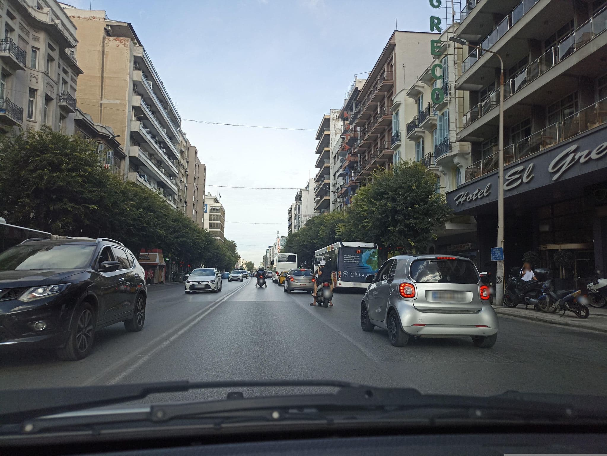 Street view near Aegeon Hotel, Thessaloníki — © geraki (CC BY-SA · Mapillary)