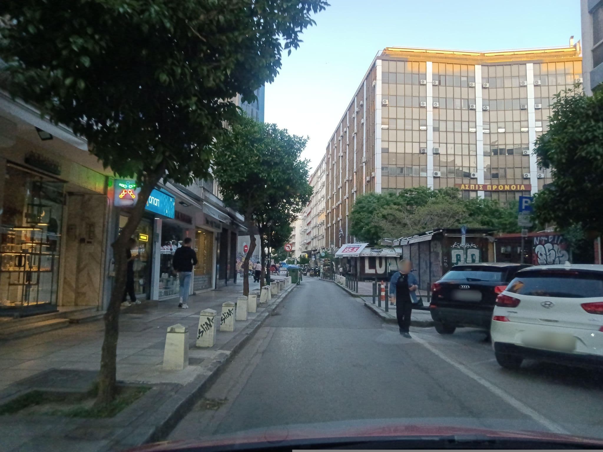 Street view near No.21 Apartments, Thessaloníki — © nglf (CC BY-SA · Mapillary)