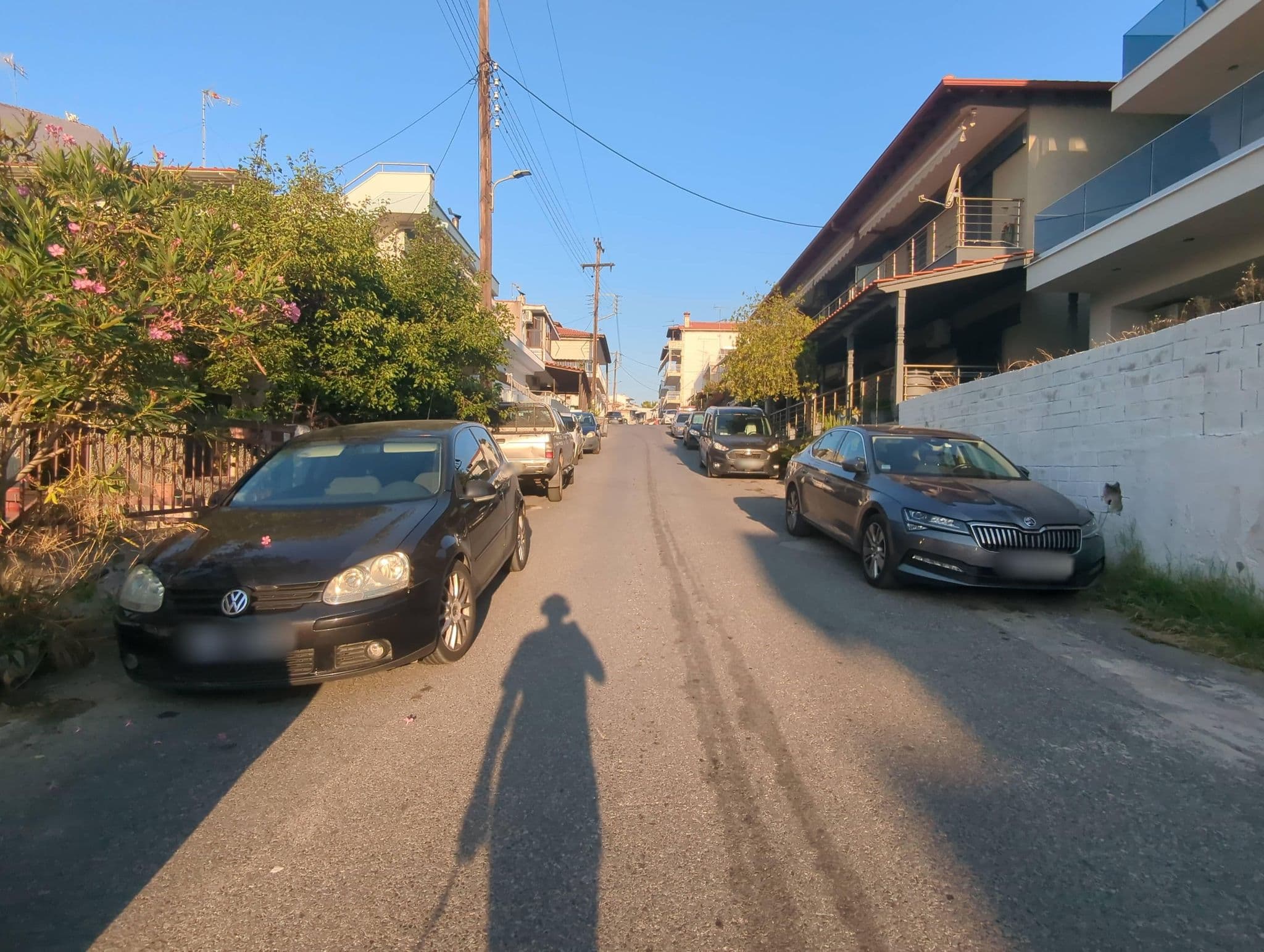 Street view near Koala House, Néos Marmarás — © tr_ck3em (CC BY-SA · Mapillary)