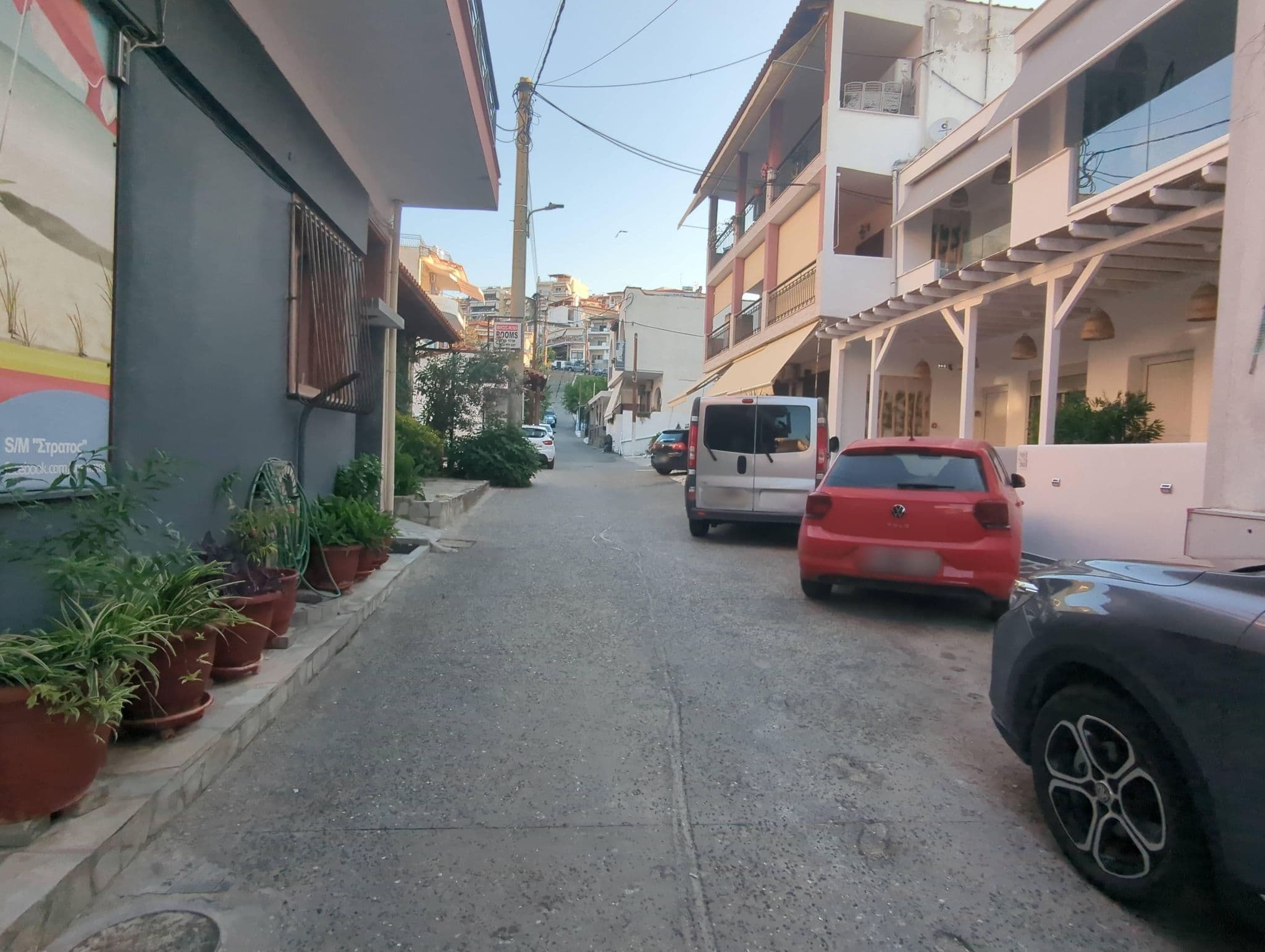 Street view near Hotel Sweet Home, Néos Marmarás — © tr_ck3em (CC BY-SA · Mapillary)