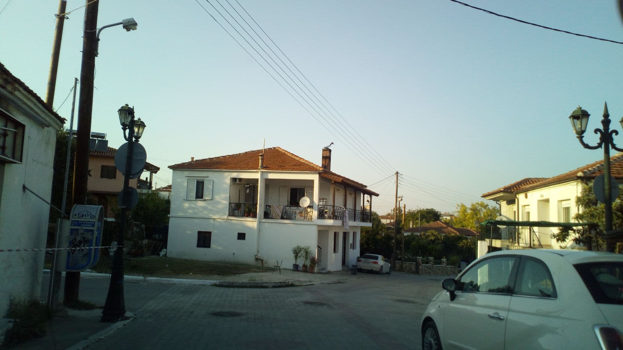 Street view near Νοστοσ, Pefkochóri — © skarmoutsosv (CC BY-SA · Mapillary)
