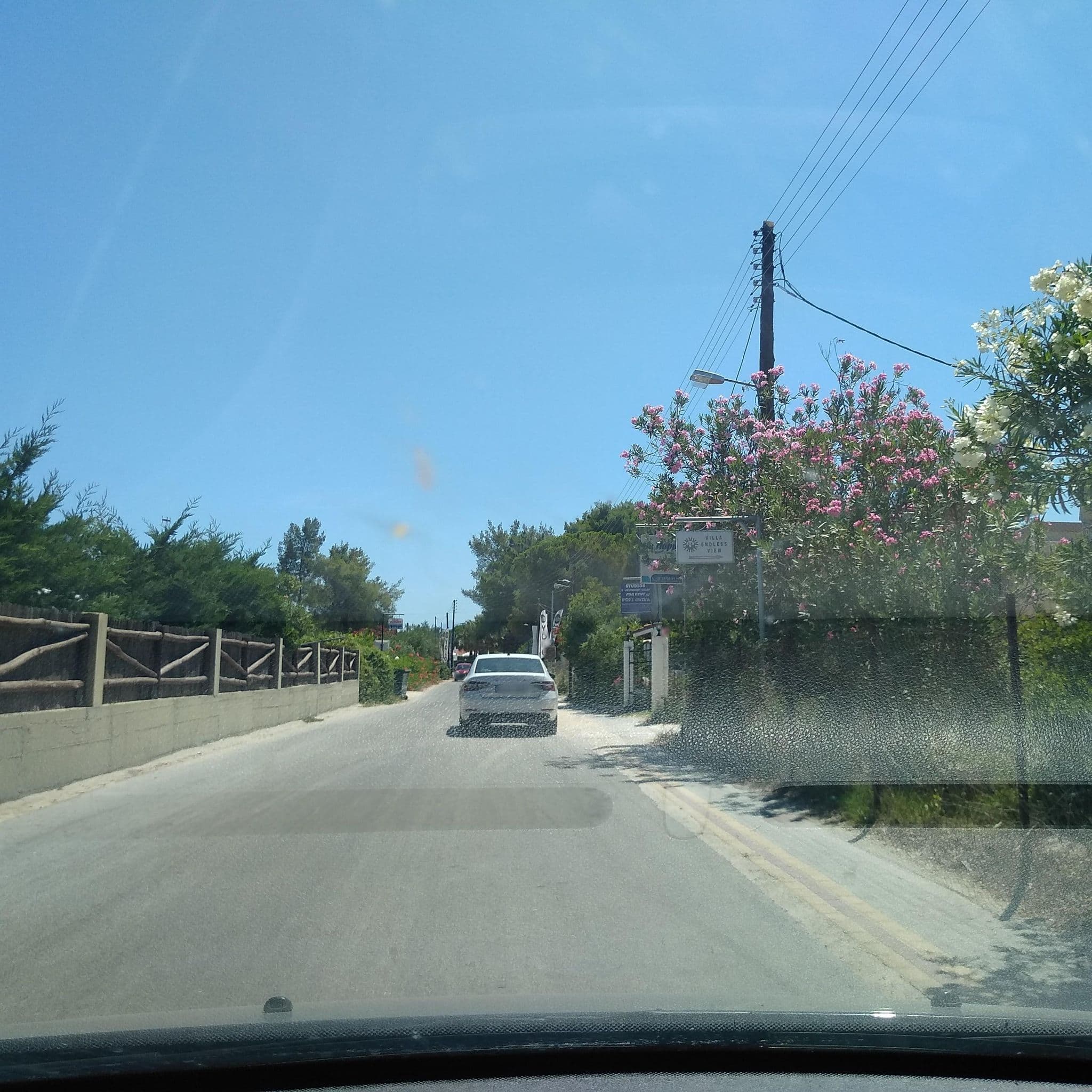 Street view near Studios Karra, Néos Marmarás — © tavi (CC BY-SA · Mapillary)