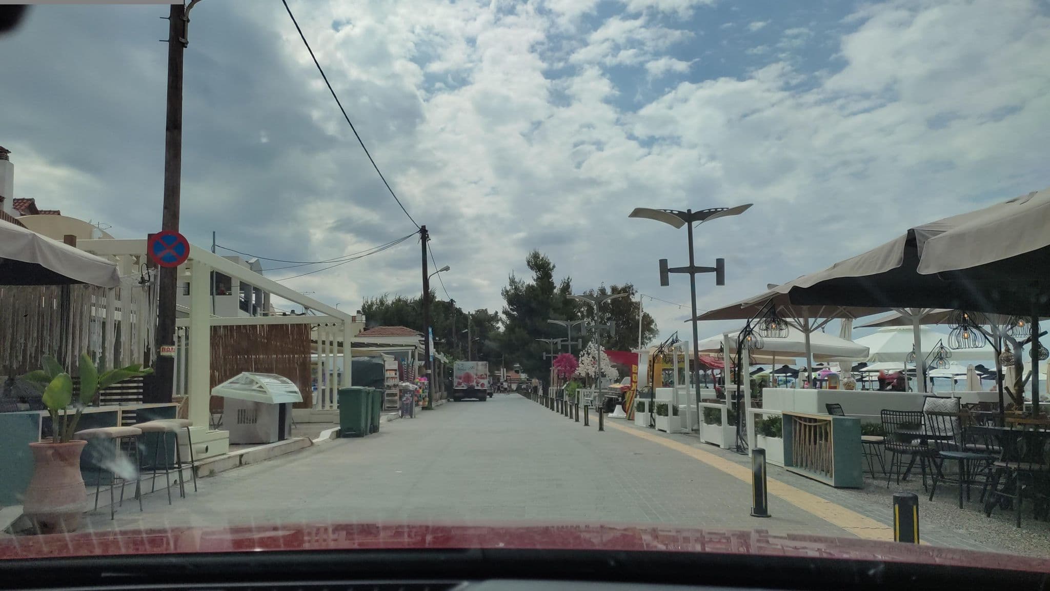 Street view near Studios Nikiti, Níkiti — © neau (CC BY-SA · Mapillary)