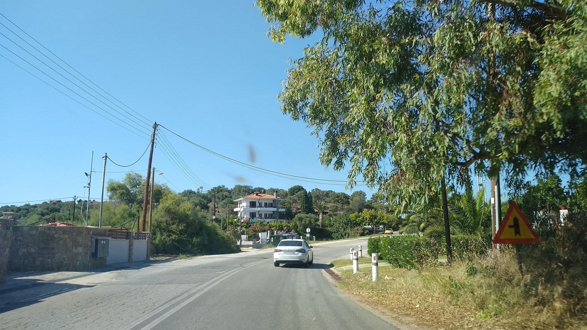 Street view near Arteon Villas, Níkiti — © tavi (CC BY-SA · Mapillary)