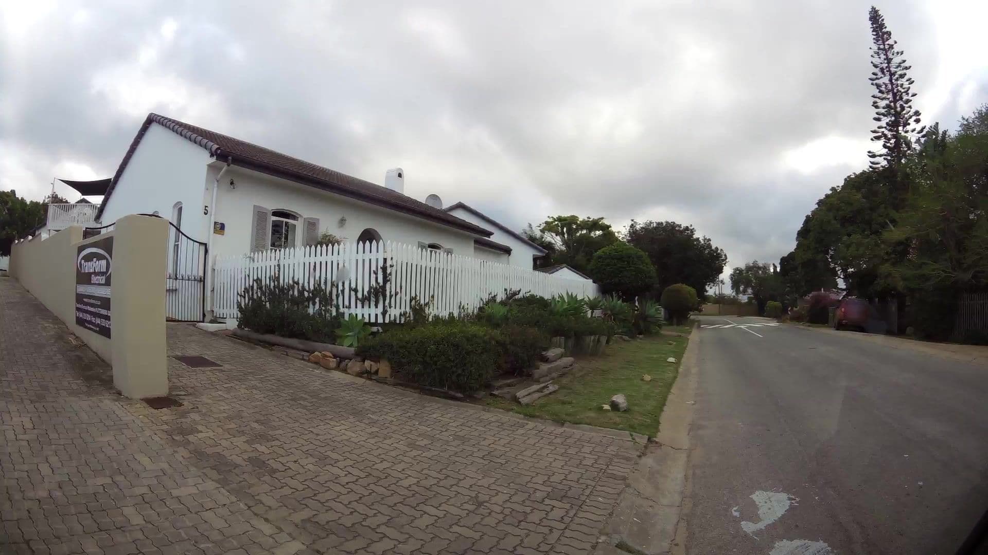 Street view near Sea Shell Cottage, Plettenberg Bay — © kaartcam (CC BY-SA · Mapillary)