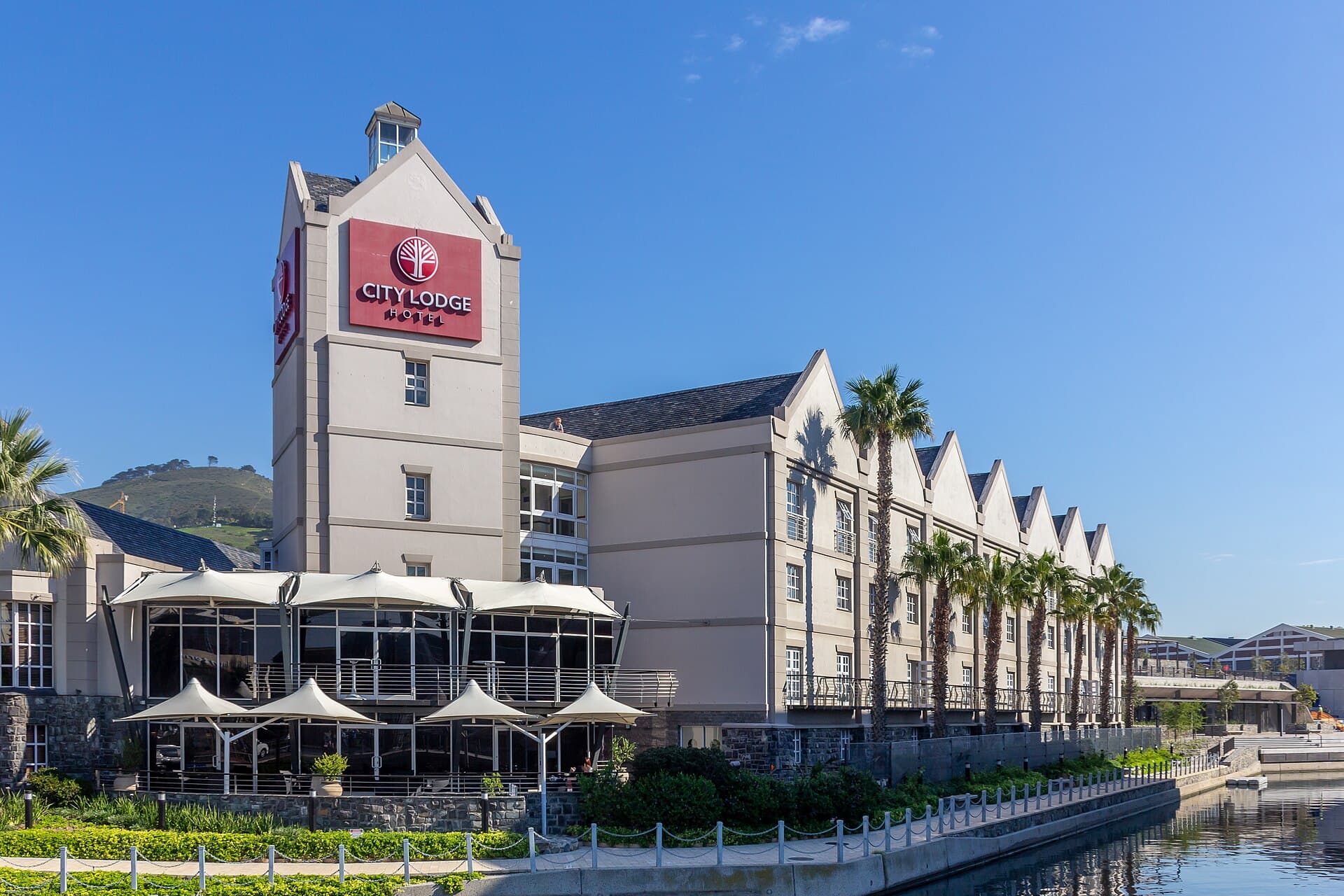 City Lodge Hotel V&A Waterfront (via Wikimedia Commons, CC BY-SA 4.0)