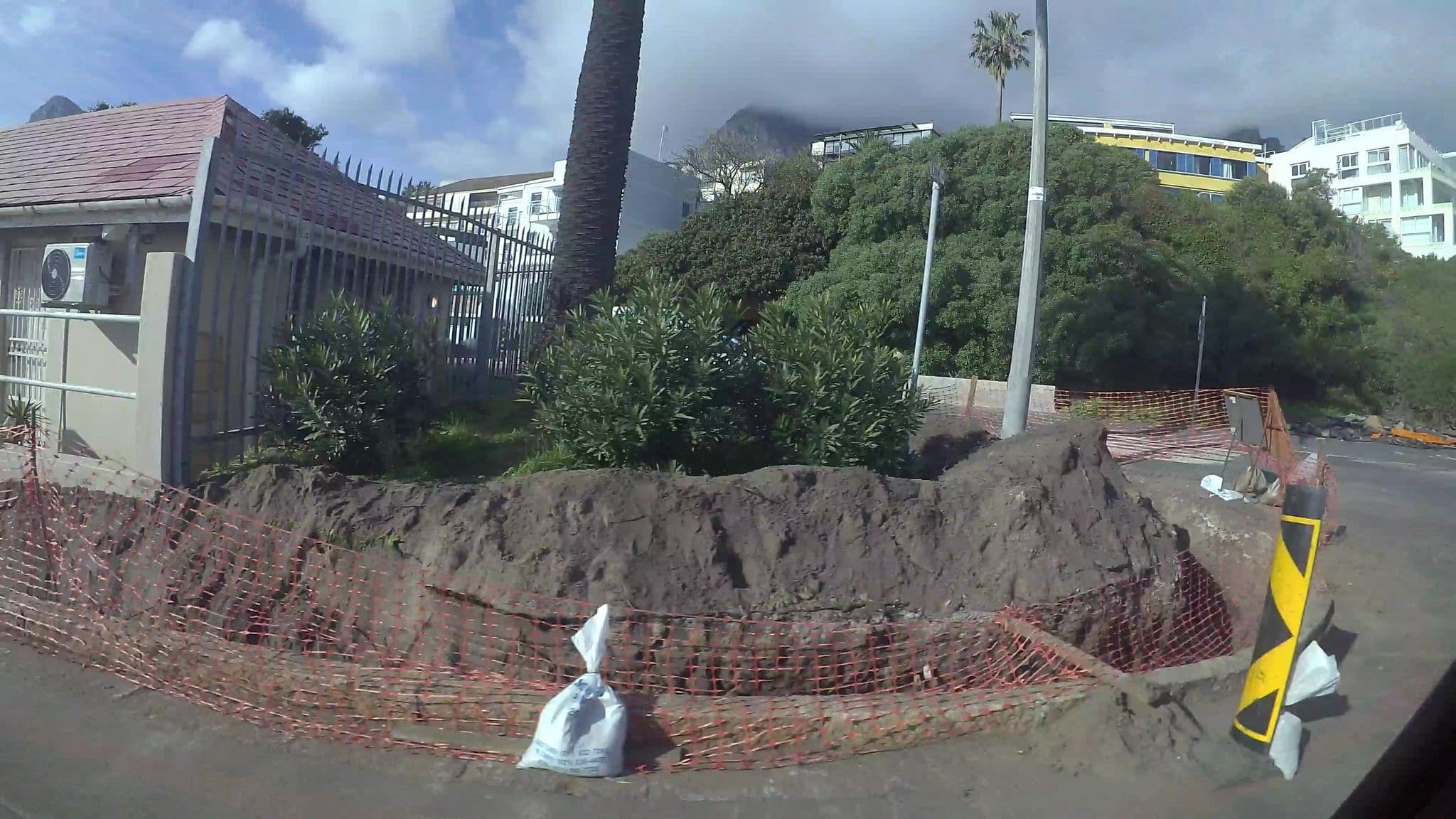 Street view near South Beach Camps Bay, Cape Town — © kaart_3 (CC BY-SA · Mapillary)