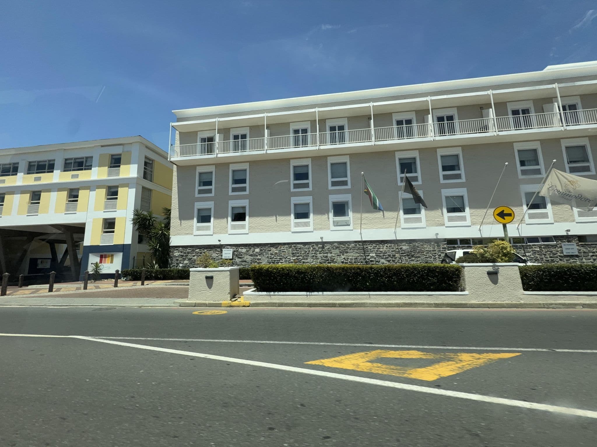 Street view near The Commodore Hotel, Cape Town — © mawutor (CC BY-SA · Mapillary)