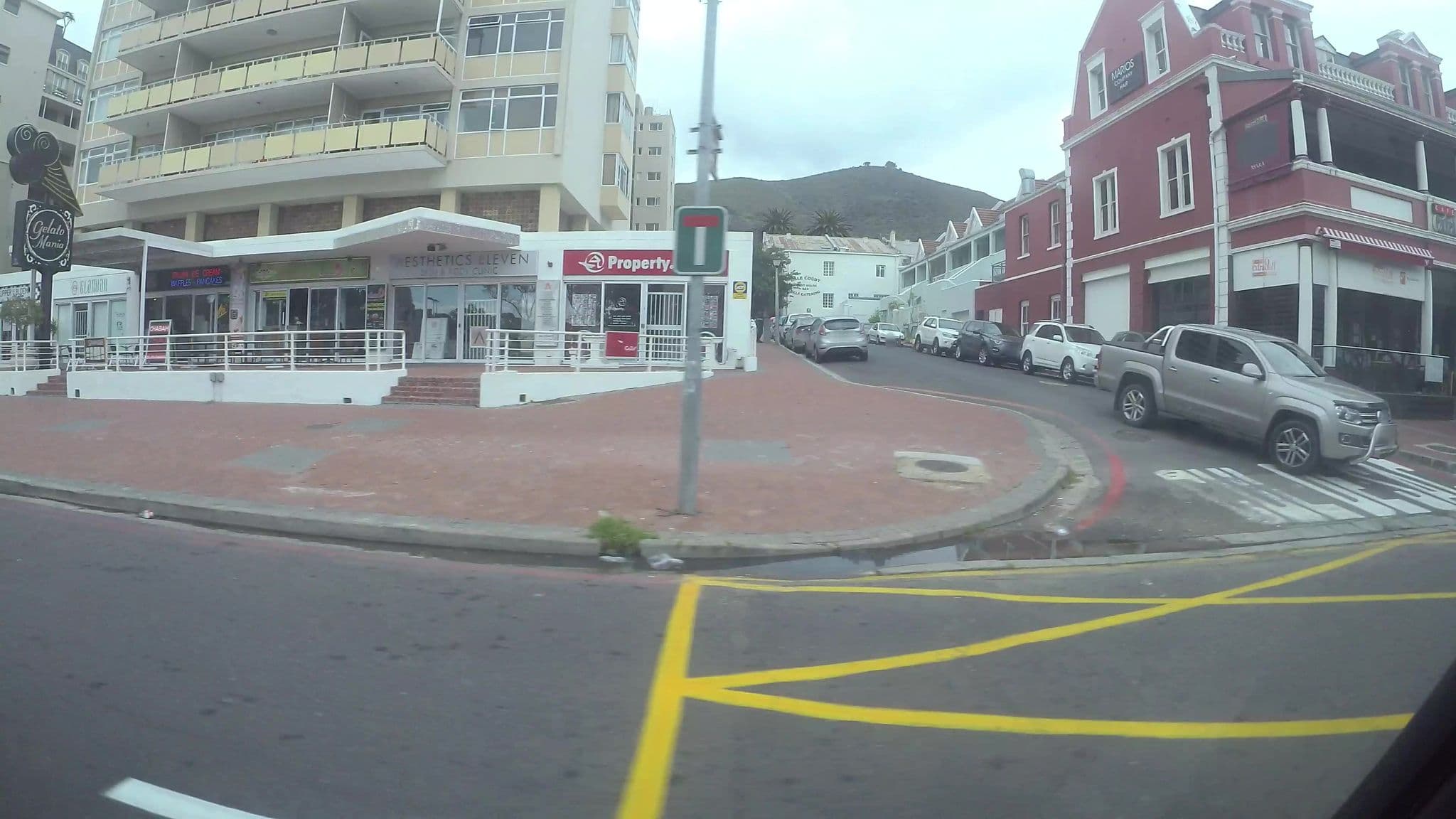 Street view near Breakwater, Cape Town — © kaart_3 (CC BY-SA · Mapillary)
