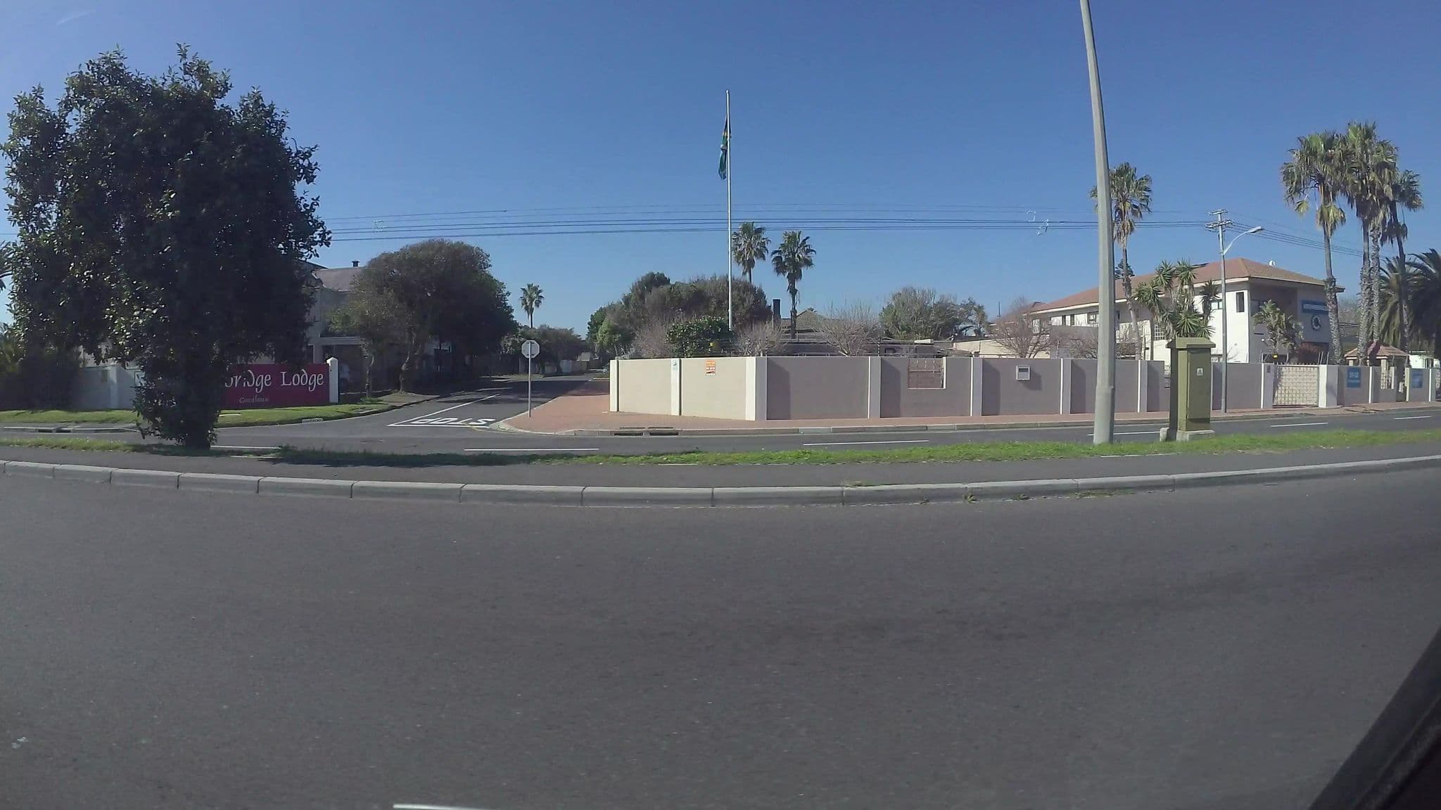 Street view near Woodbridge Lodge, Century City — © kaart_3 (CC BY-SA · Mapillary)