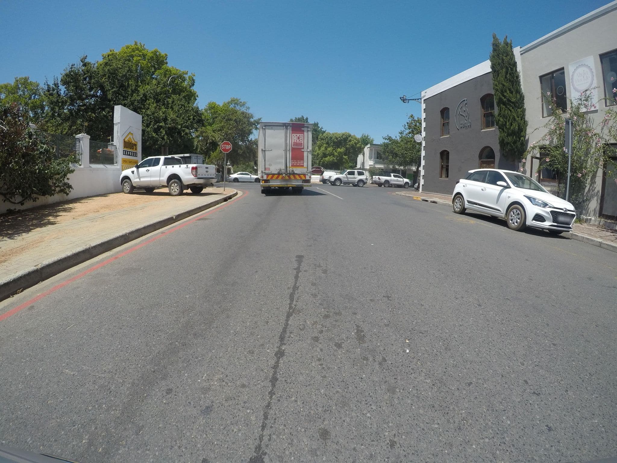 Street view near Black Horse Accommodation, Stellenbosch — © bergie (CC BY-SA · Mapillary)