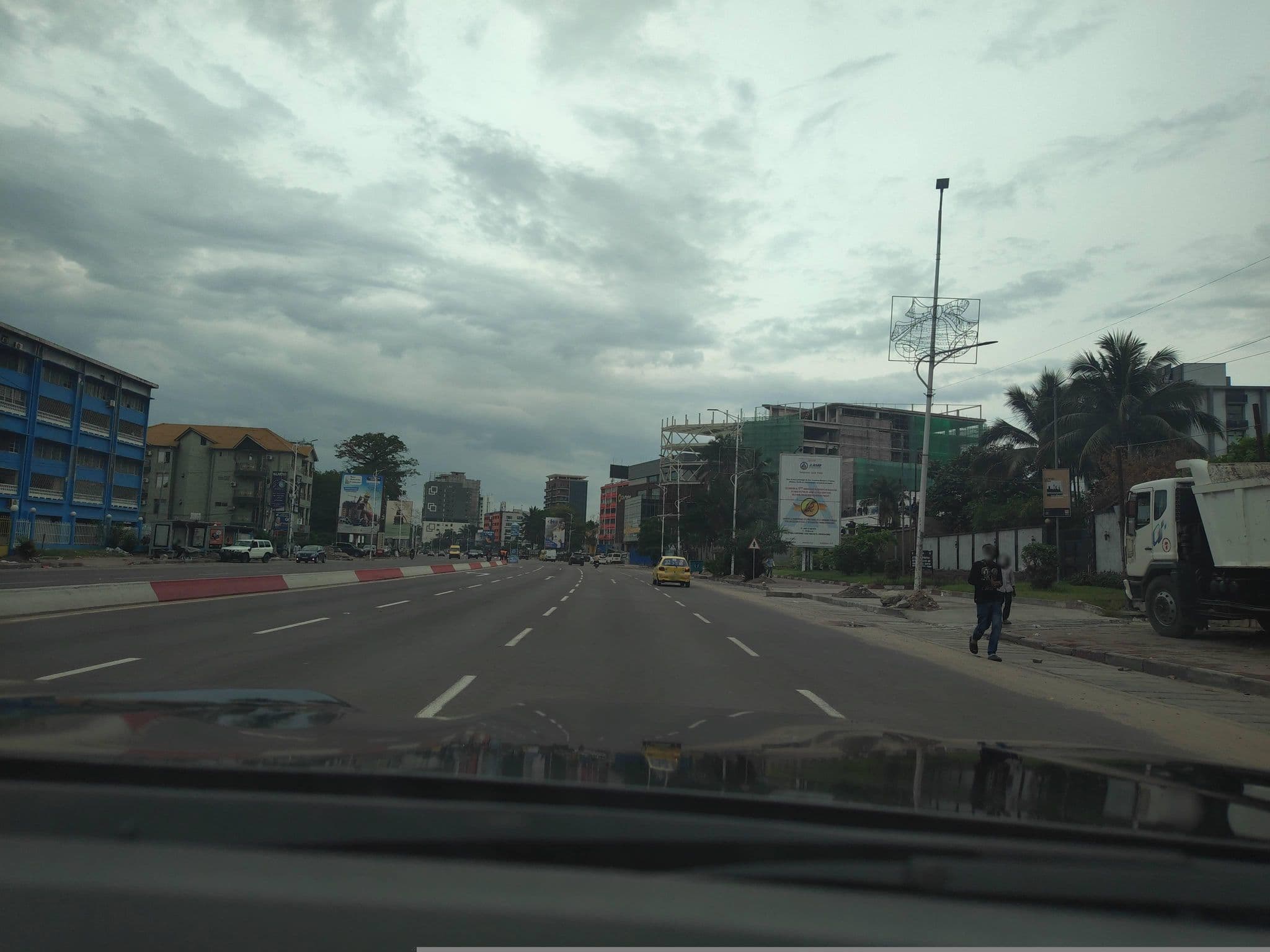 Street view near Hôtel Believe, Kinshasa