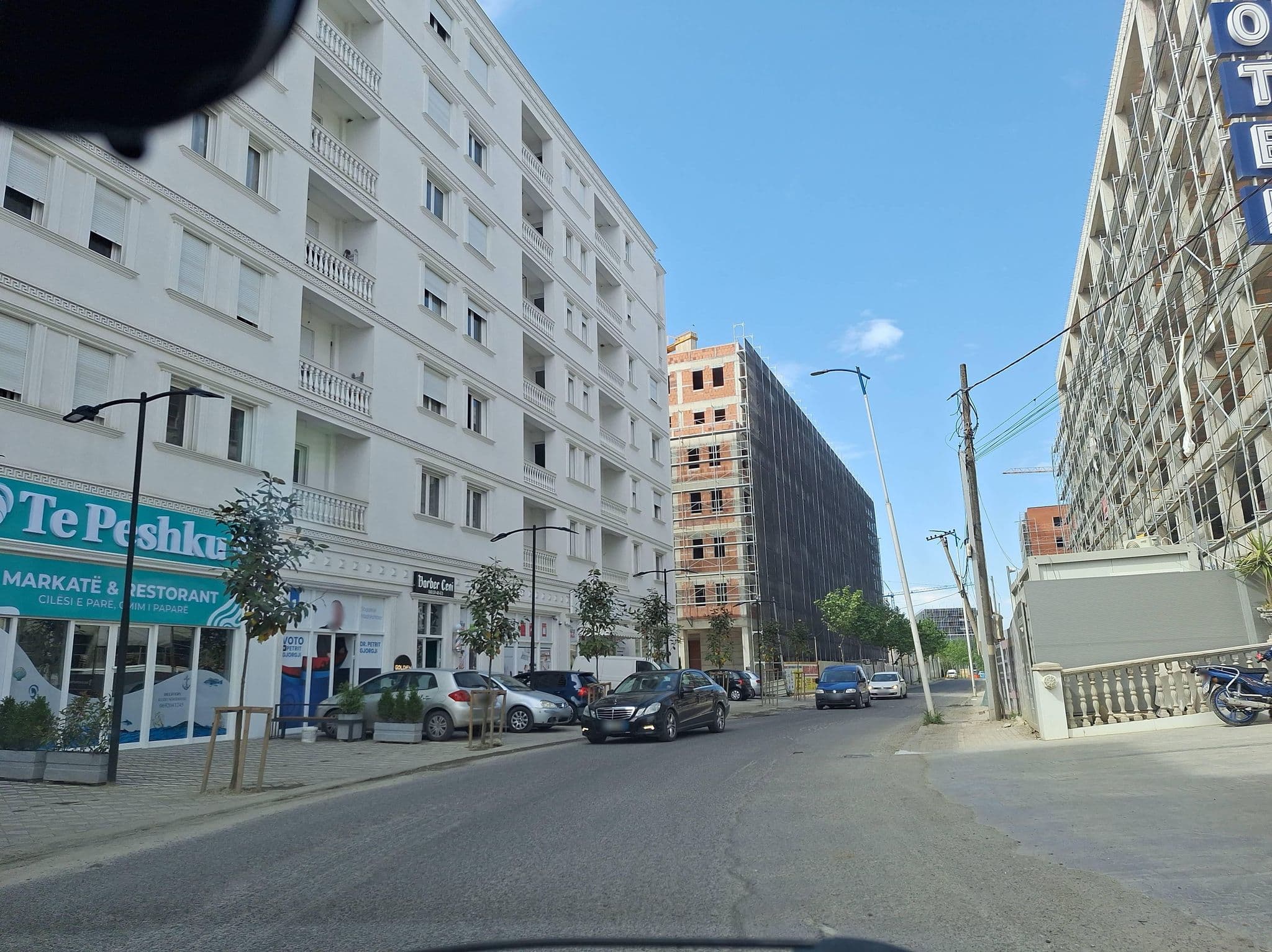 Street view near Ambasada QTA, Tirana