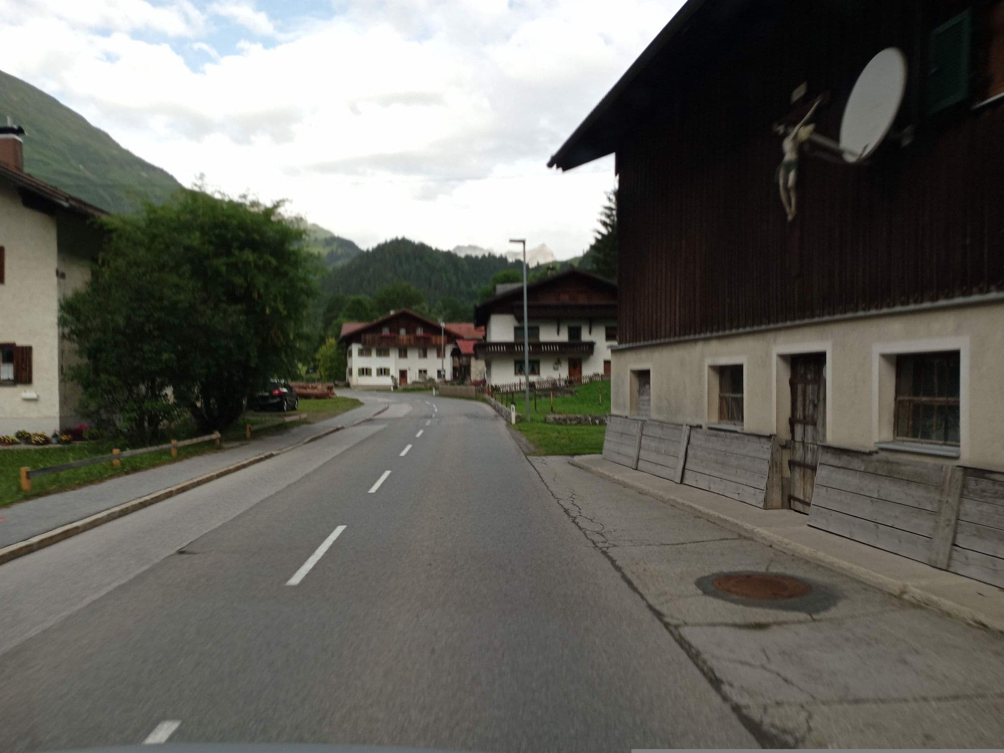 Street view near Lechrefugium, Pettneu — © atze02 (CC BY-SA · Mapillary)