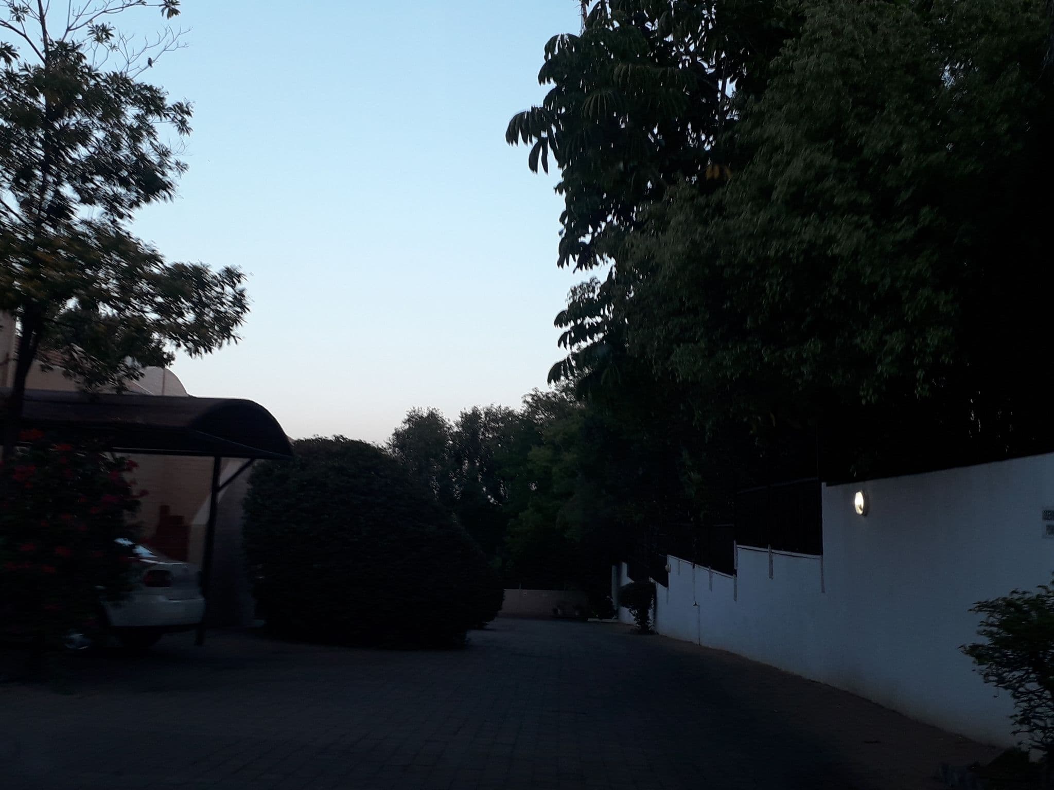 Street view near Colony Sandton Hotel Johannesburg, Alexandra — © lenah (CC BY-SA · Mapillary)