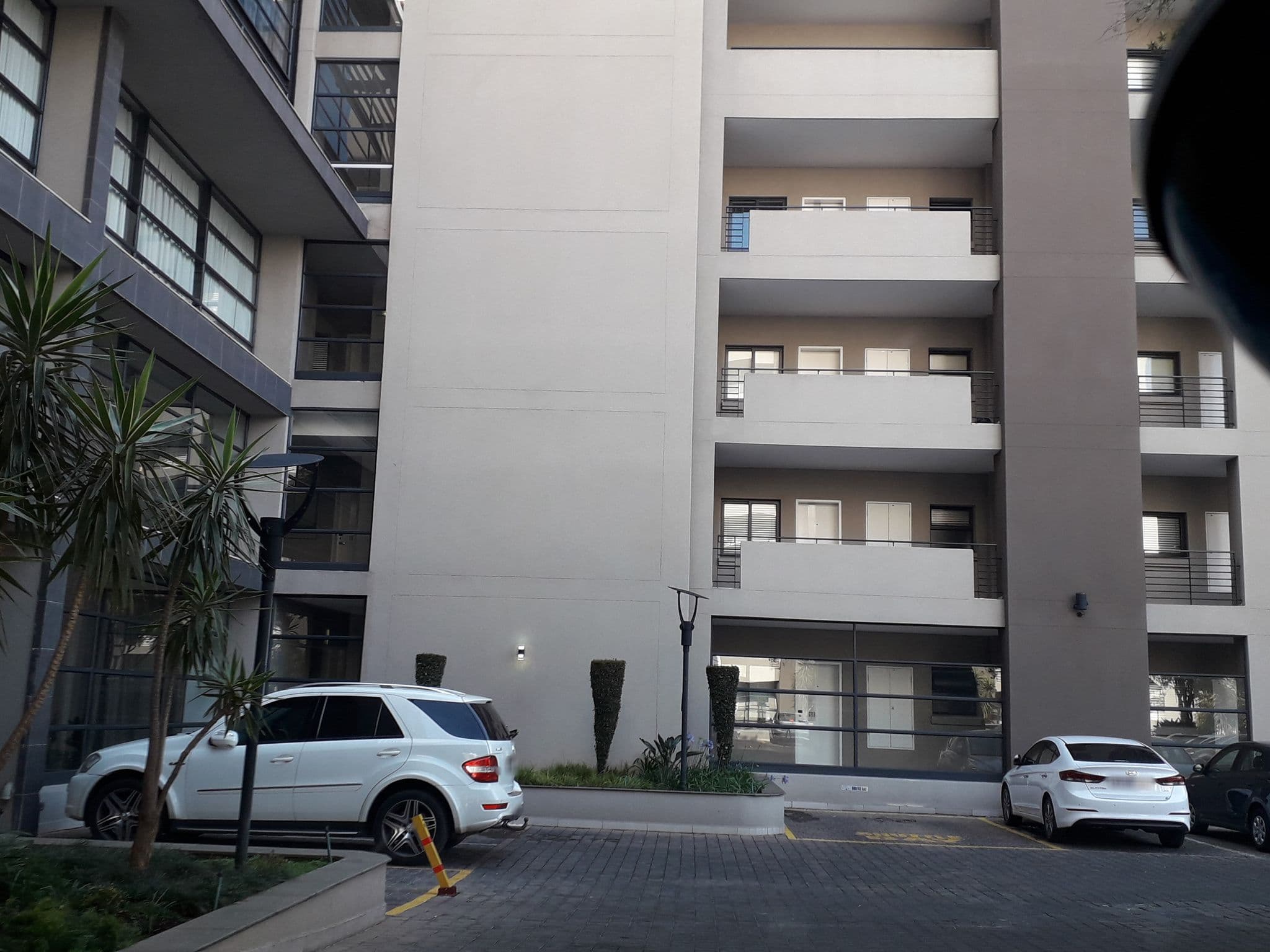 Street view near 20 West Apart Hotel, Alexandra — © lenah (CC BY-SA · Mapillary)