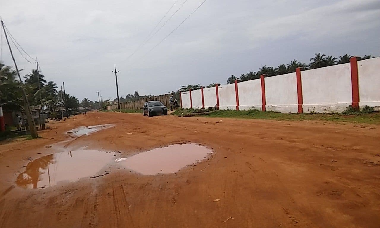 Street view near Saveur des anges, Grand-Bassam — © anebophil (CC BY-SA · Mapillary)