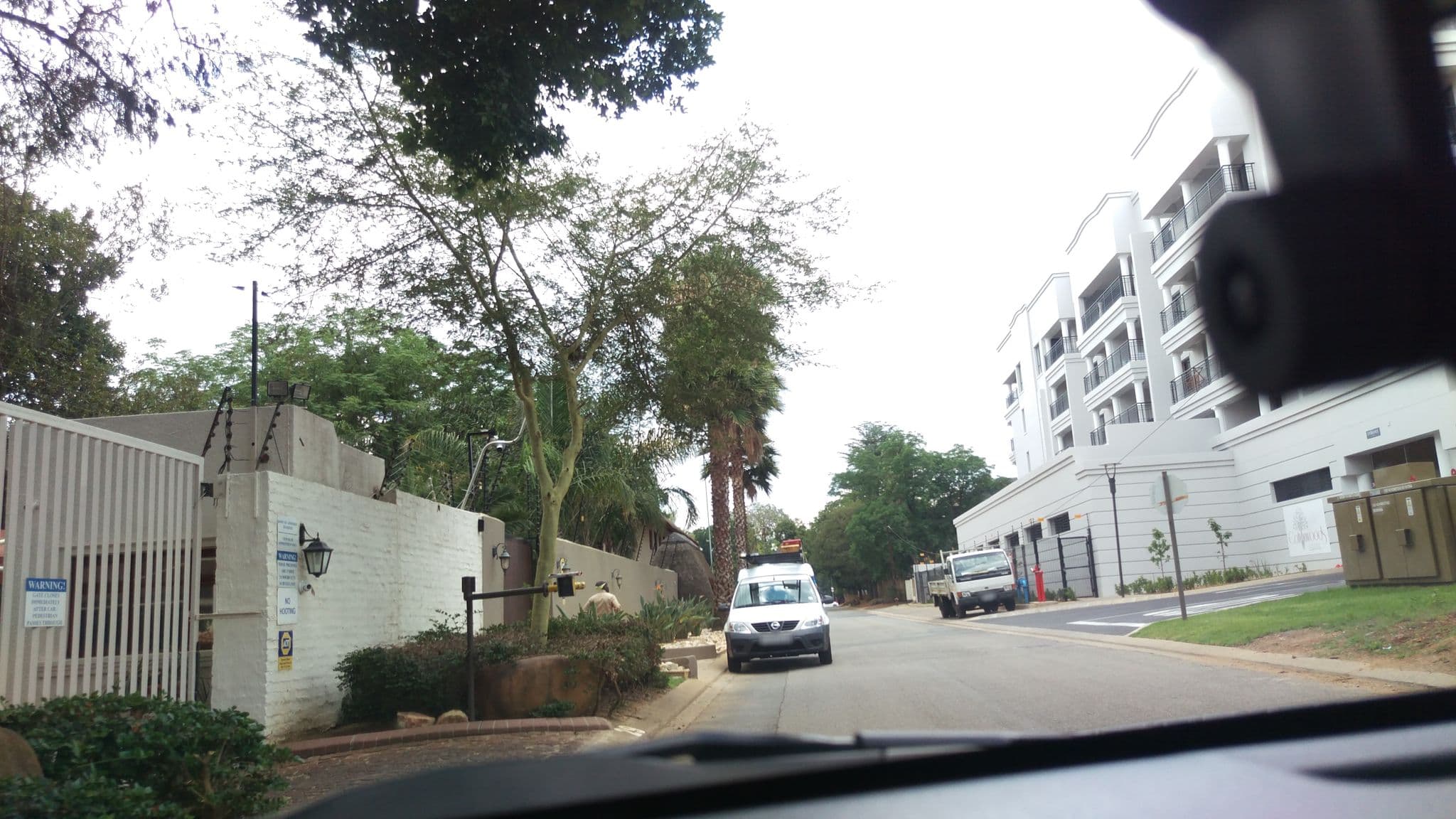 Street view near The Oasis Boutique Hotel, Randburg — © thembanator (CC BY-SA · Mapillary)