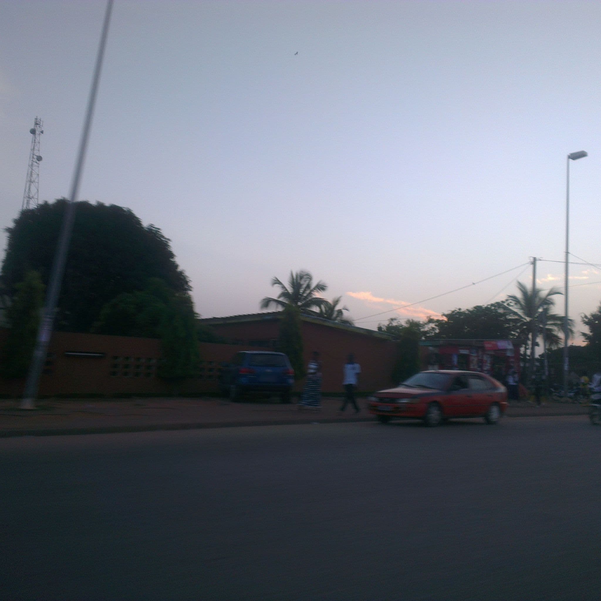 Street view near Complexe Le Gbeke, Bouaké — © hoavo (CC BY-SA · Mapillary)