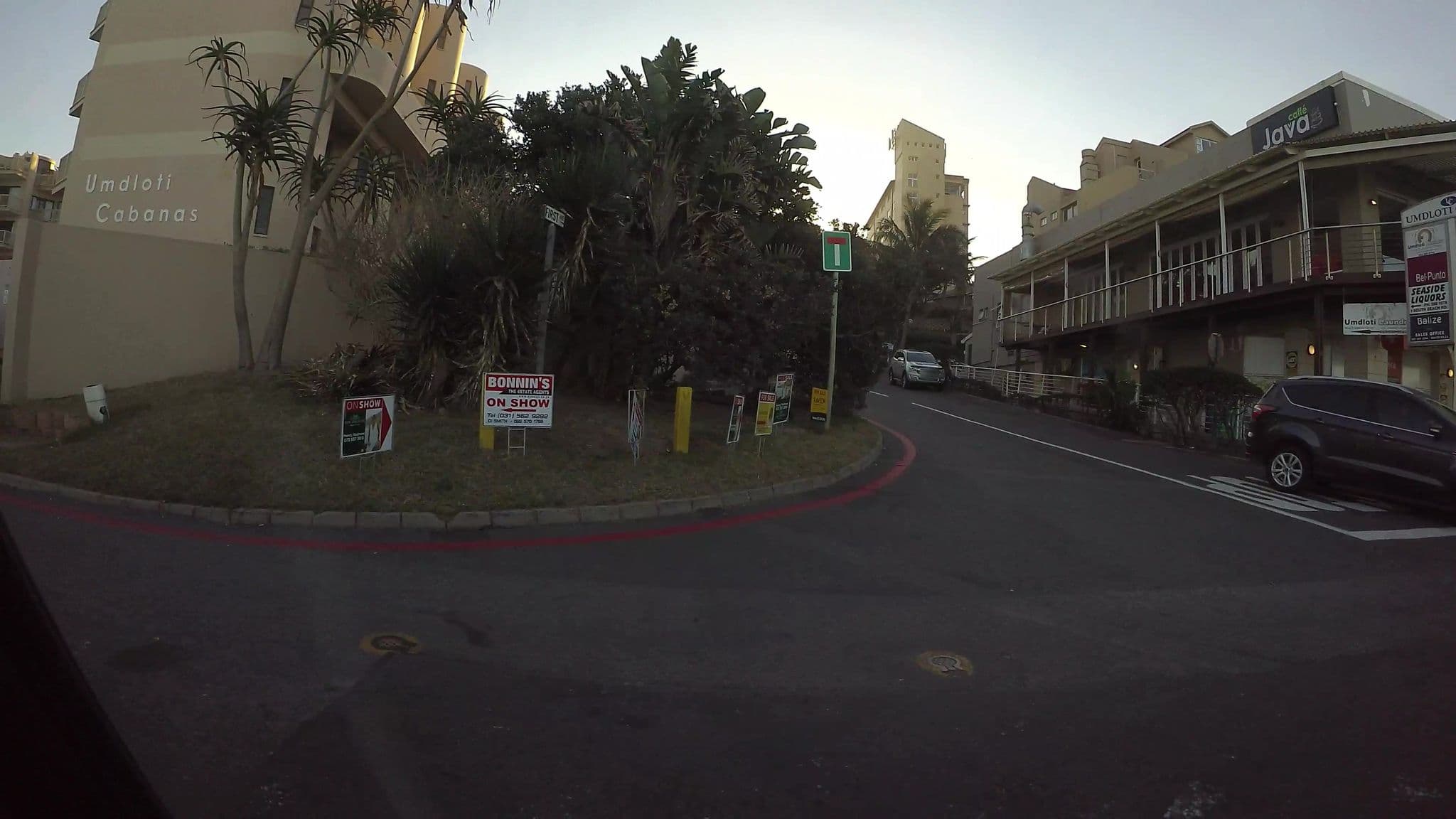 Street view near Umdloti Cabanas, eMdloti — © kaart_3 (CC BY-SA · Mapillary)