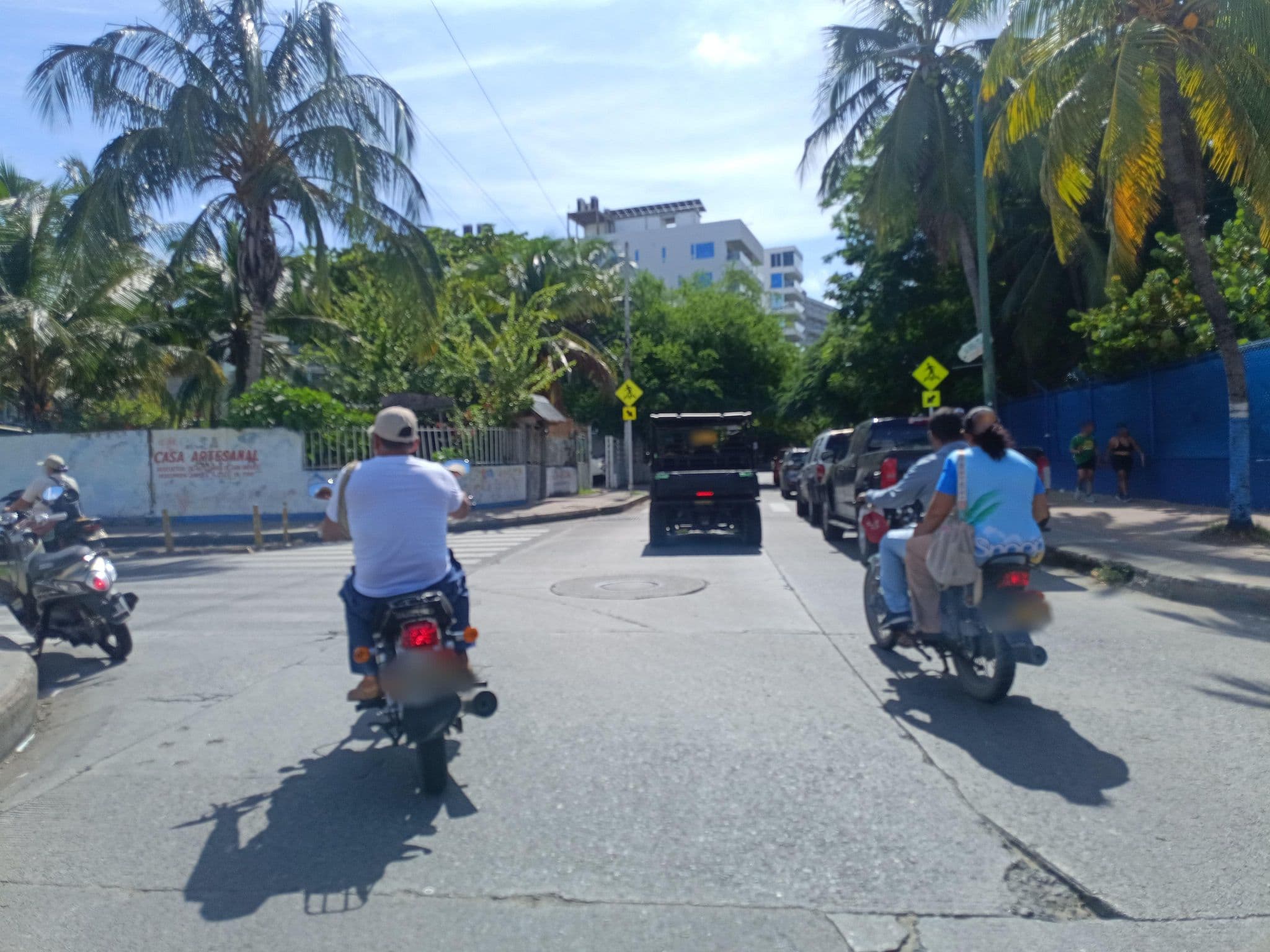 Street view near Servincluídos Ltda, San Andrés — © bluealmondhostel (CC BY-SA · Mapillary)